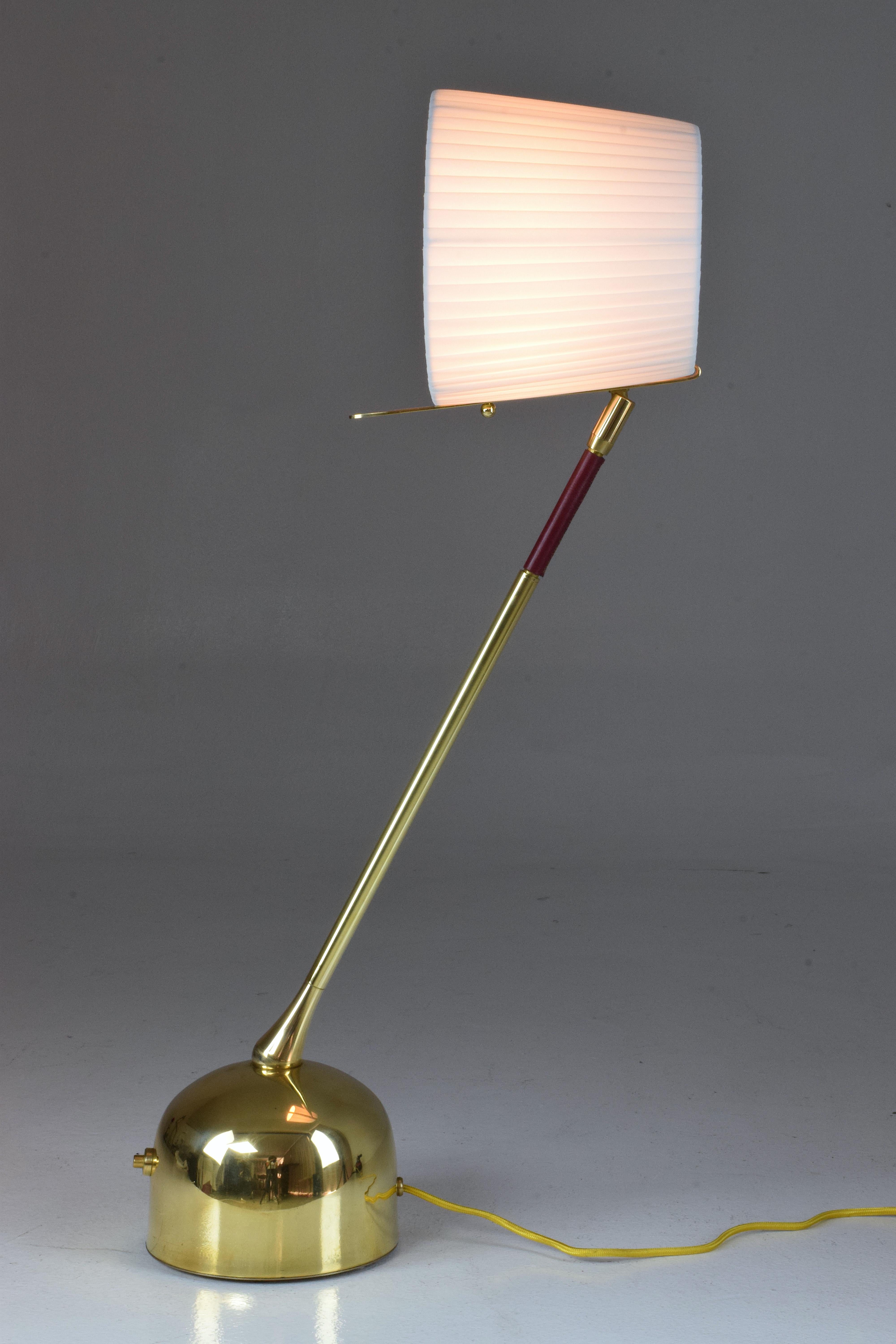 Modern Infinitus-V Contemporary Brass Articulating Table Lamp, Flow Collection For Sale