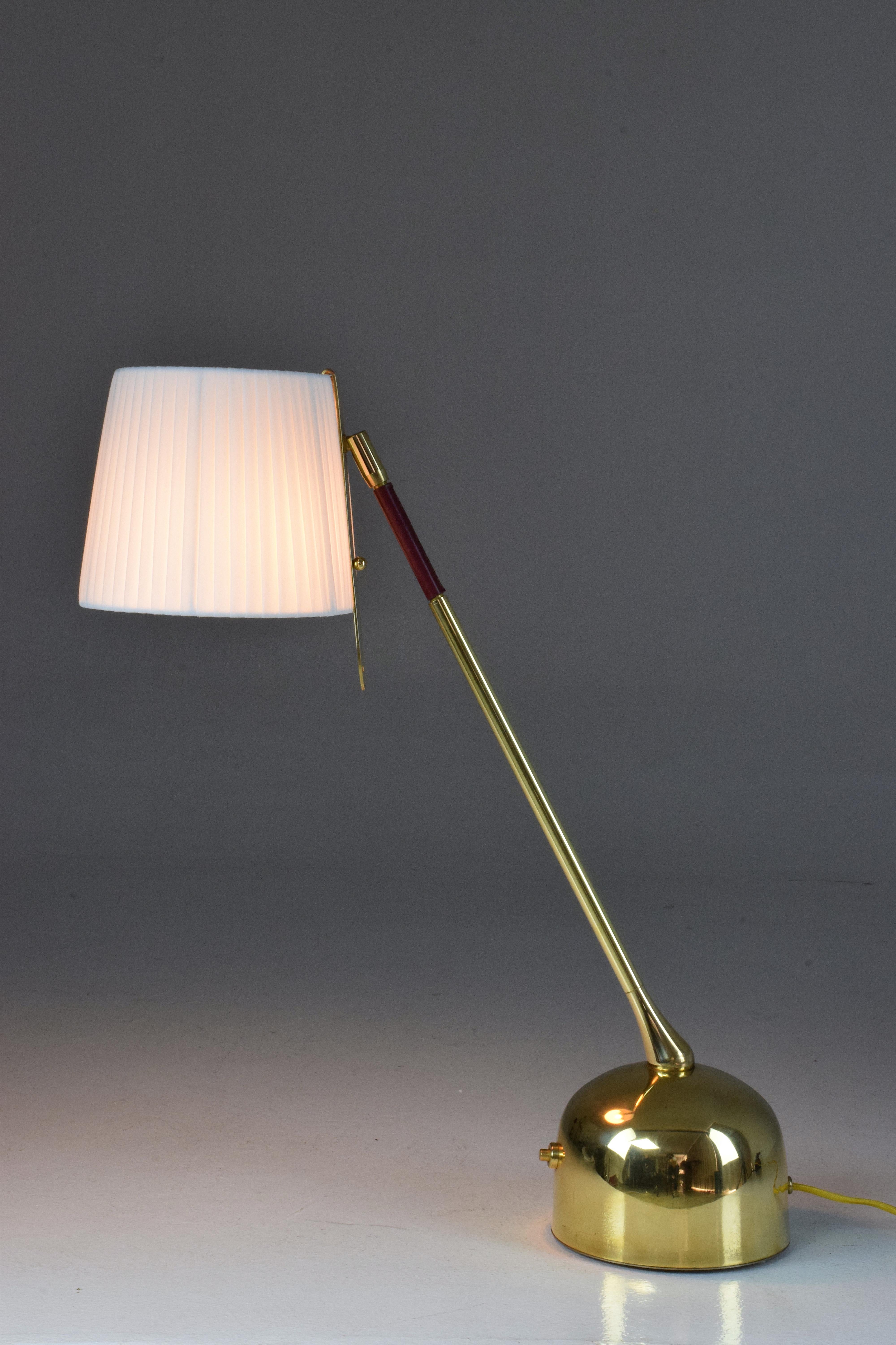 French Infinitus-V Contemporary Brass Articulating Table Lamp, Flow Collection