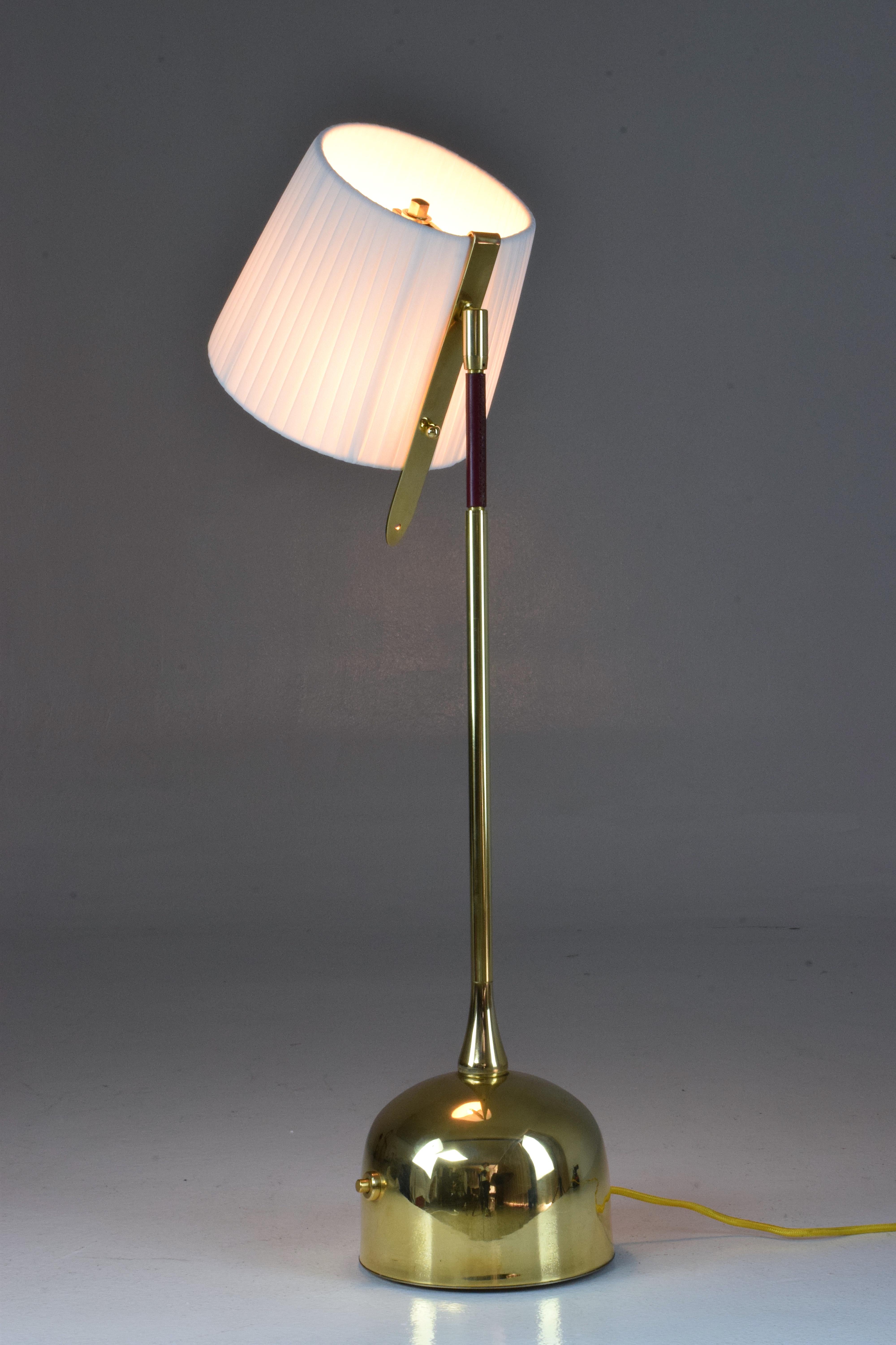 Polished Infinitus-V Contemporary Brass Articulating Table Lamp, Flow Collection For Sale