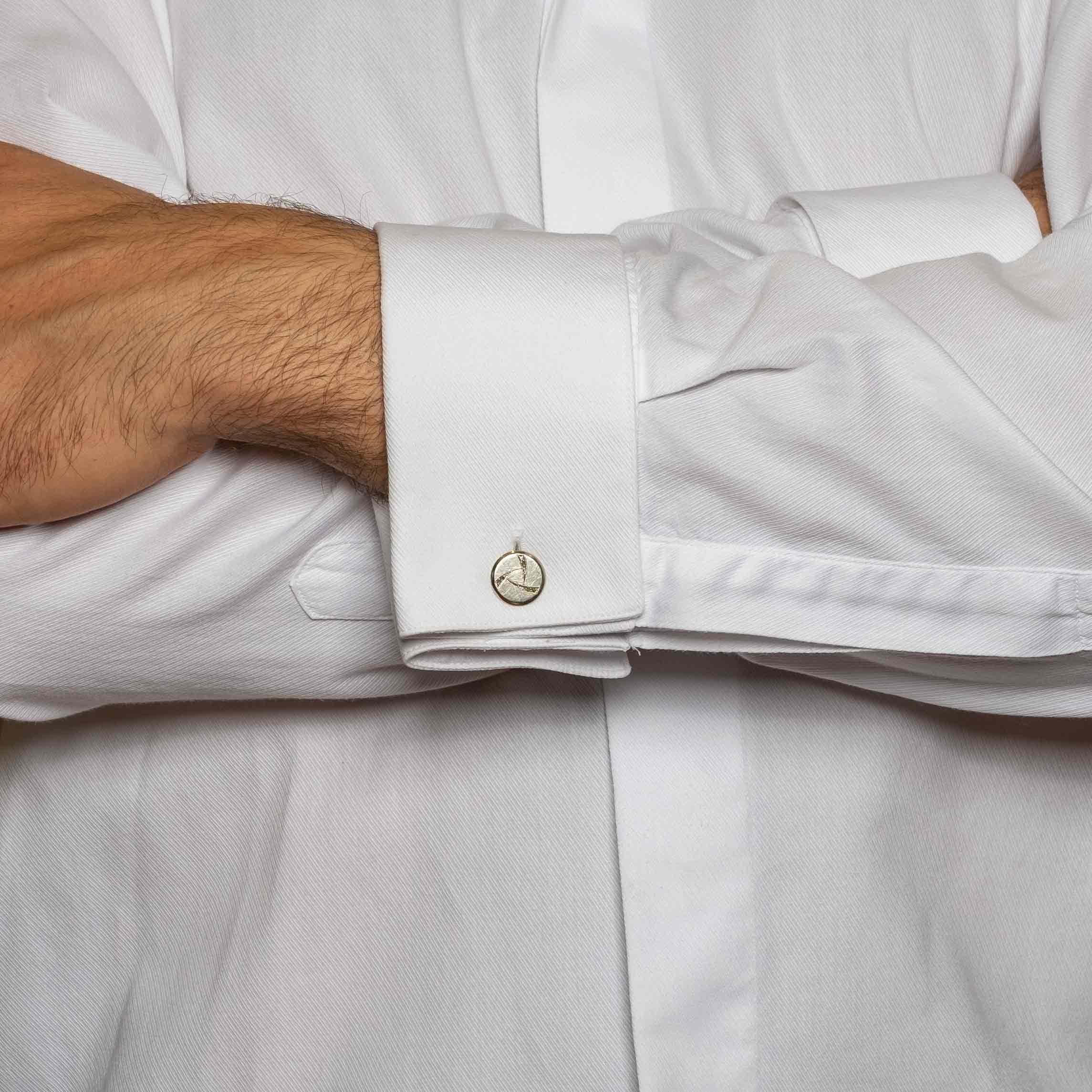 Cufflinks from the 1930s, probably of French manufacture. Set in gold and diamonds, the typical Art Deco traits are clearly legible. In this period artists were interested in ancient geometric shapes and in these cufflinks this love is translated