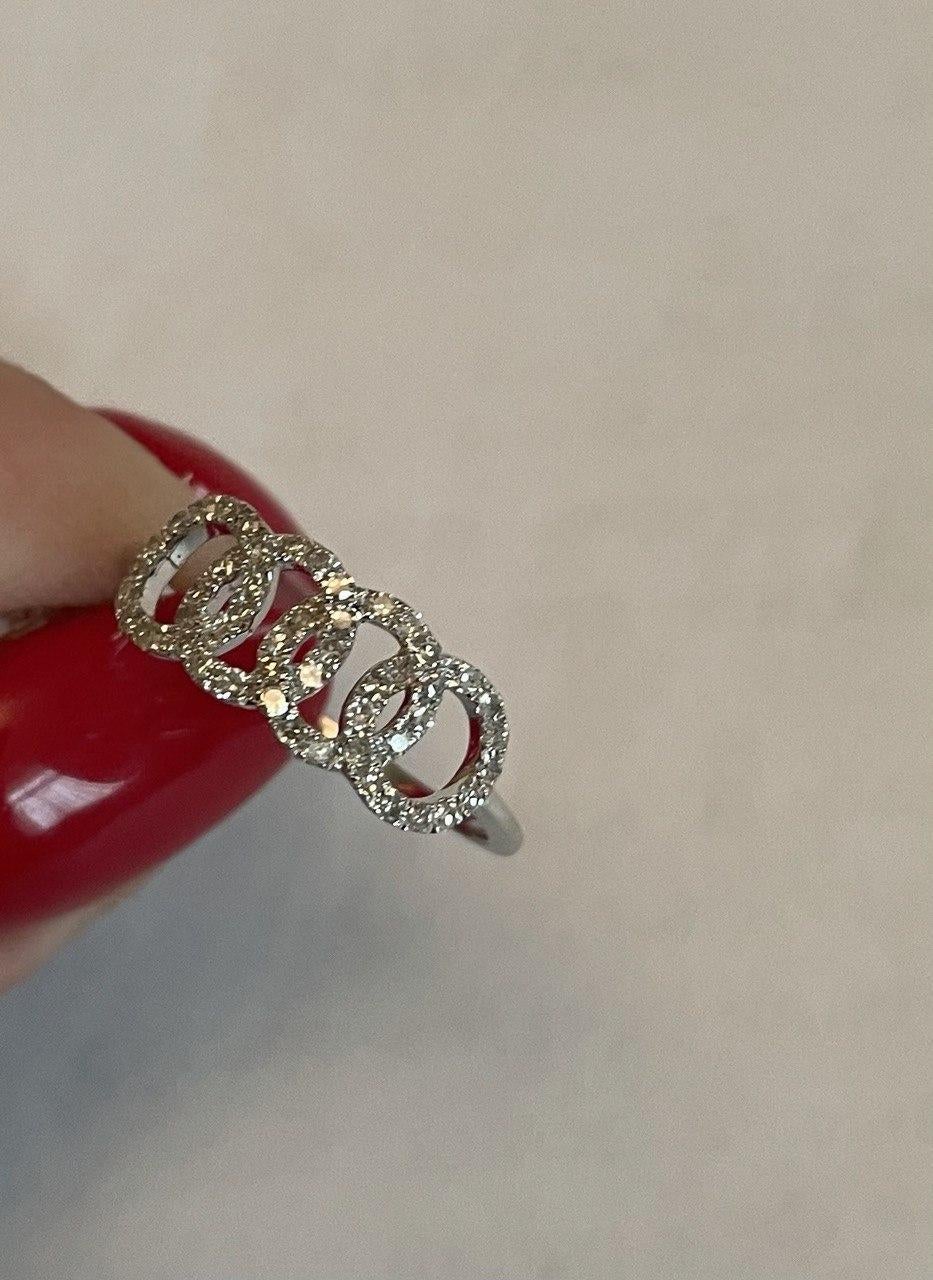 Infinity Circles Round Brilliant Cut White Diamond 14 Karat White Gold Ring In New Condition For Sale In Oakton, VA