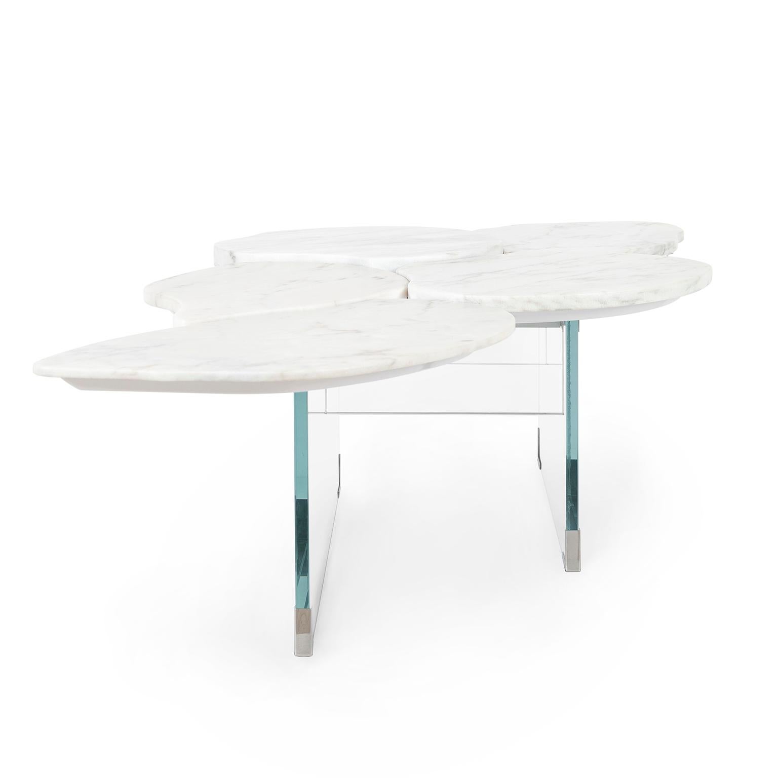 Infinity Coffee Table, Modern Collection, Handcrafted in Portugal - Europe by GF Modern.

The elegant movement of the Infinity coffee table reveals a flowing piece that reflects the passage of time in an infinite gaze.

The petal-shaped top in
