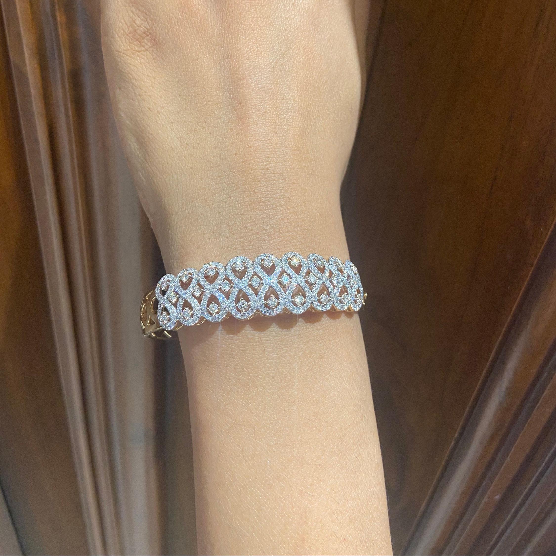 Art Deco Infinity Diamond Bracelet in 14k Solid Gold (Certified) For Sale