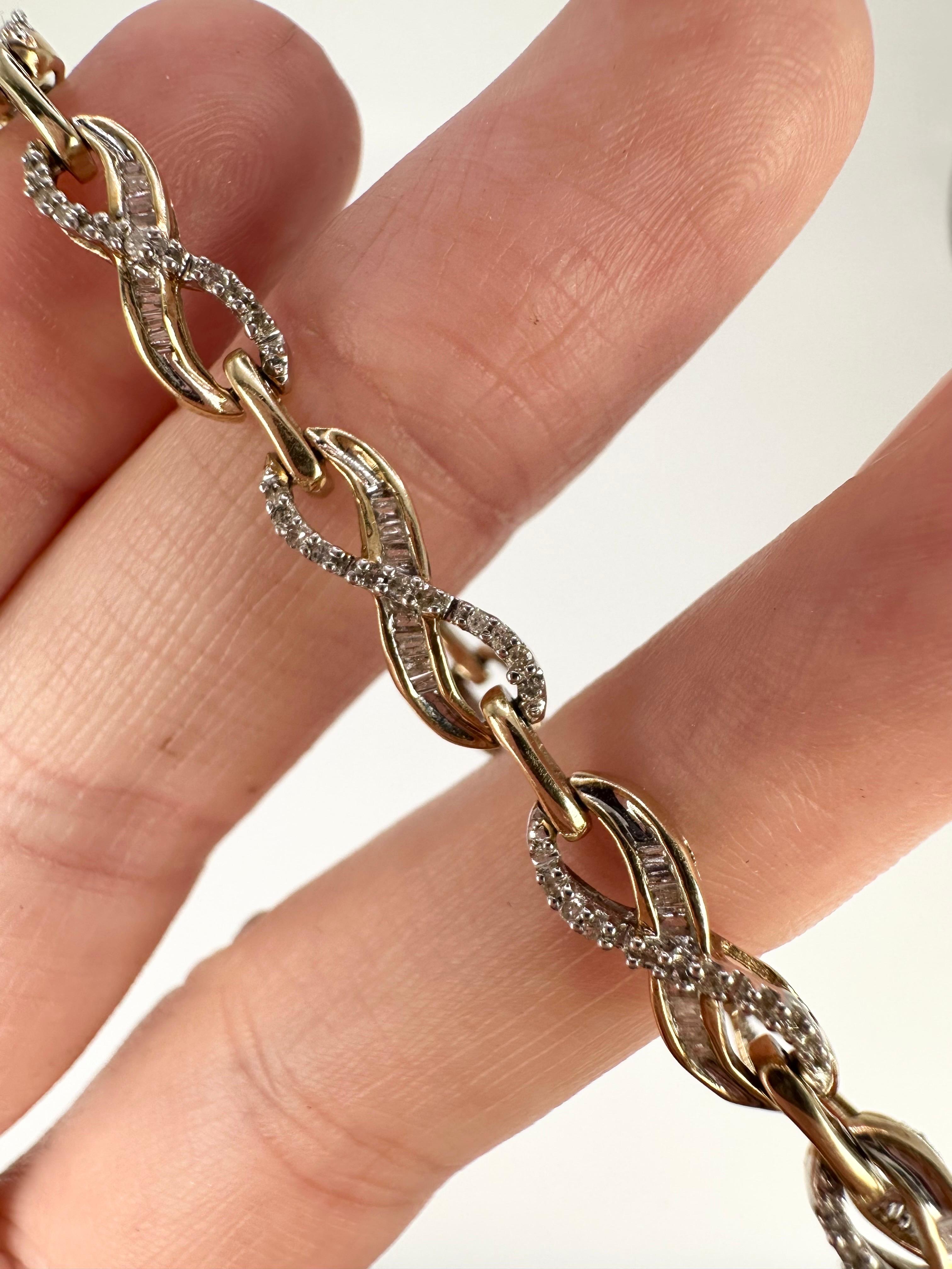Bracelet tennis Infinity en or jaune 10 carats et diamants Neuf - En vente à Jupiter, FL