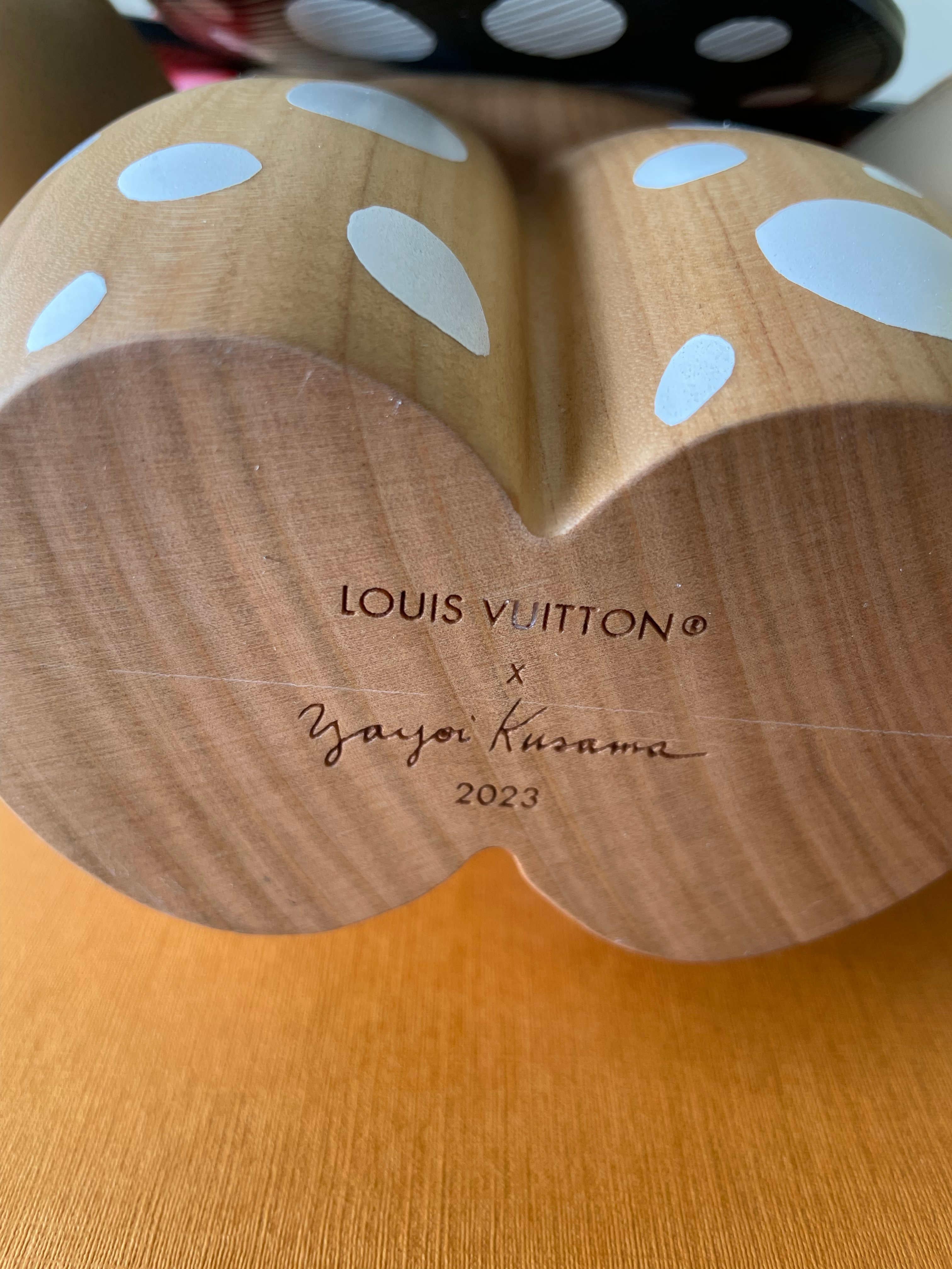 Infinity Dots Vivienne Giant by Louis Vuitton x Yayoi Kusama 2