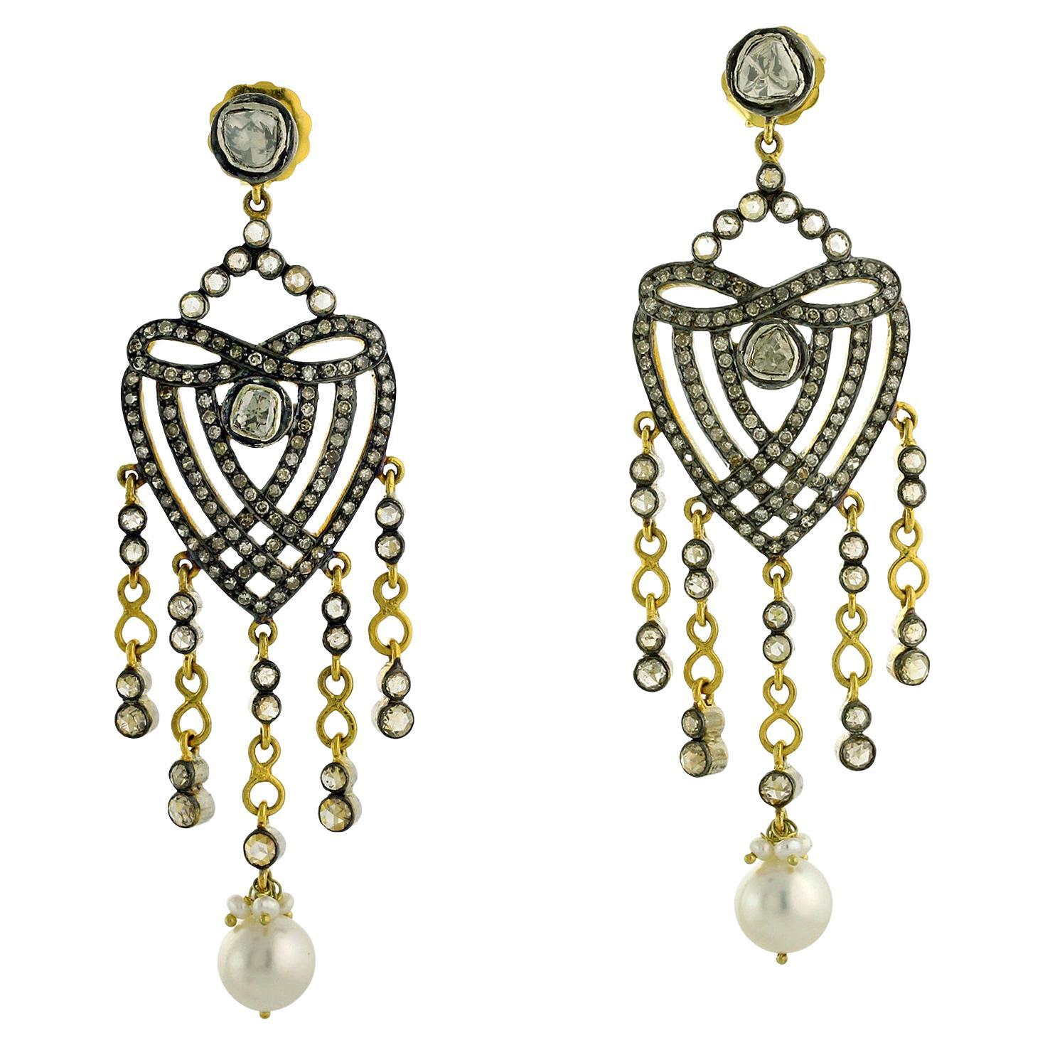 Boucles d'oreilles en forme de cœur Infinity & Heart avec perles et diamants pavés en or et argent en vente