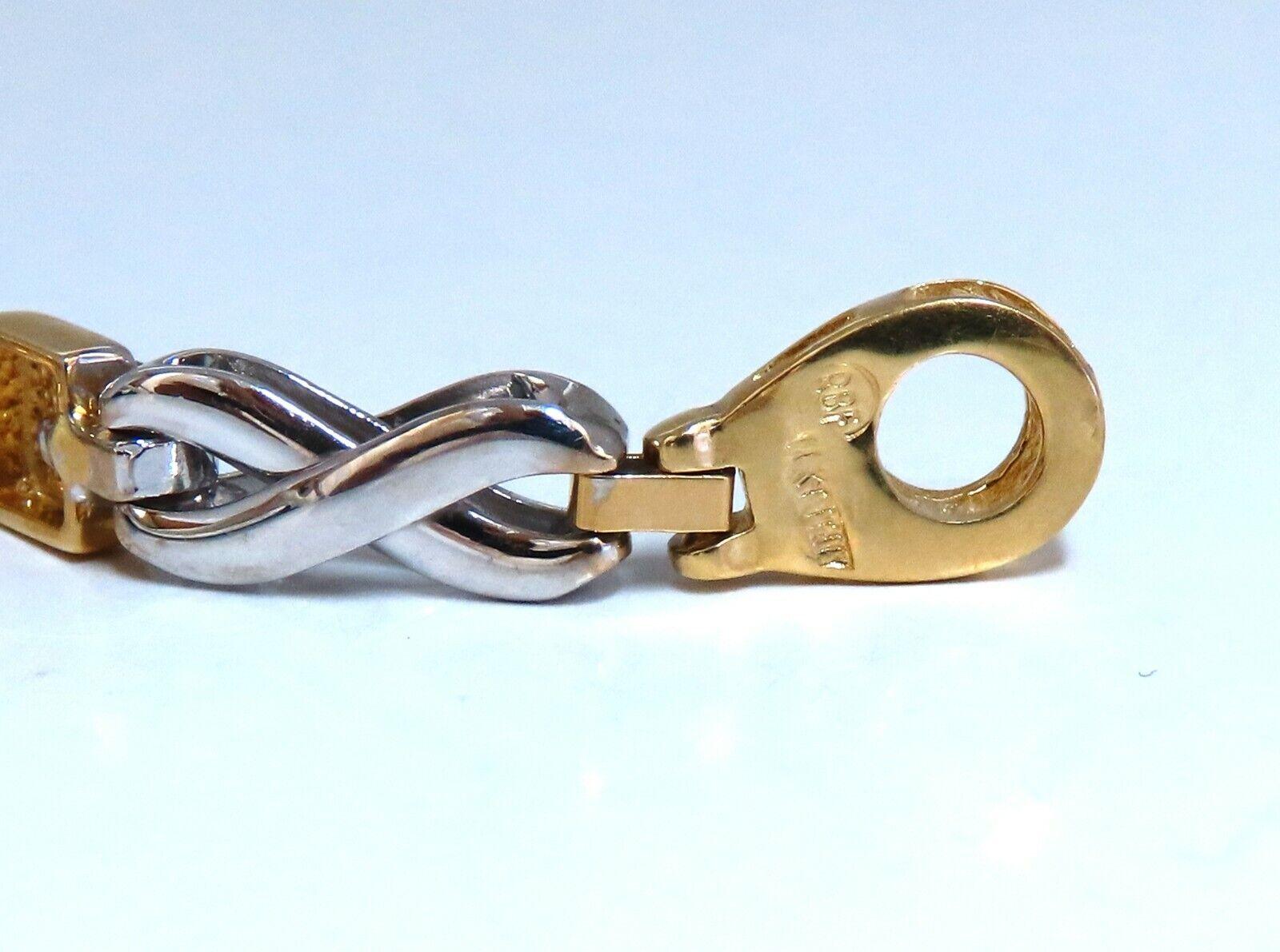 Or classique  Infinity Link

Bracelet 

Durable, bien fait

Or jaune et blanc 14kt.

14,2 grammes.

5,5 mm de large

7 pouces de long

fermoir à large calibre.