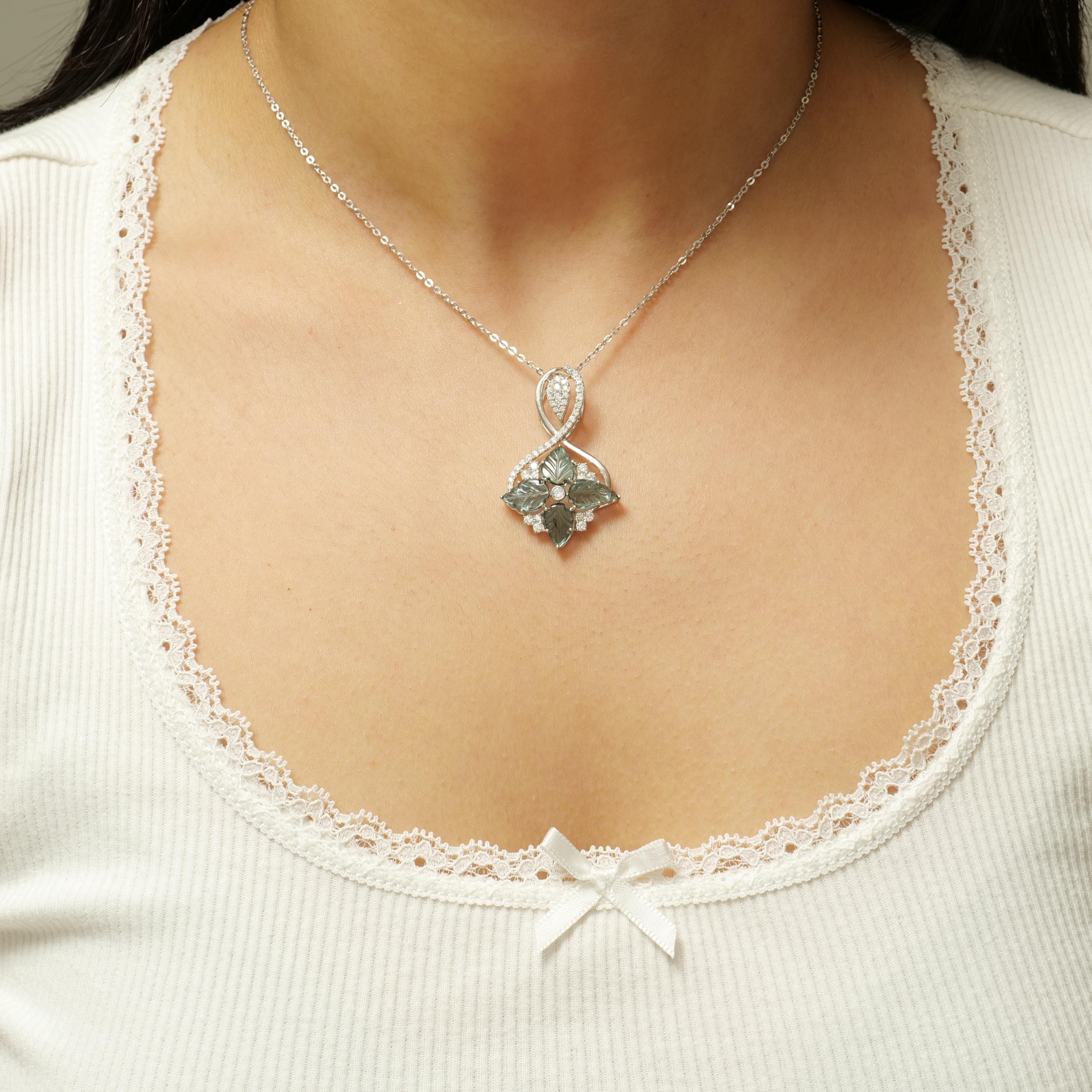 Infinity Loop Diamant-Anhänger Halskette aus 14k massivem Gold (zertifiziert) (Rundschliff) im Angebot