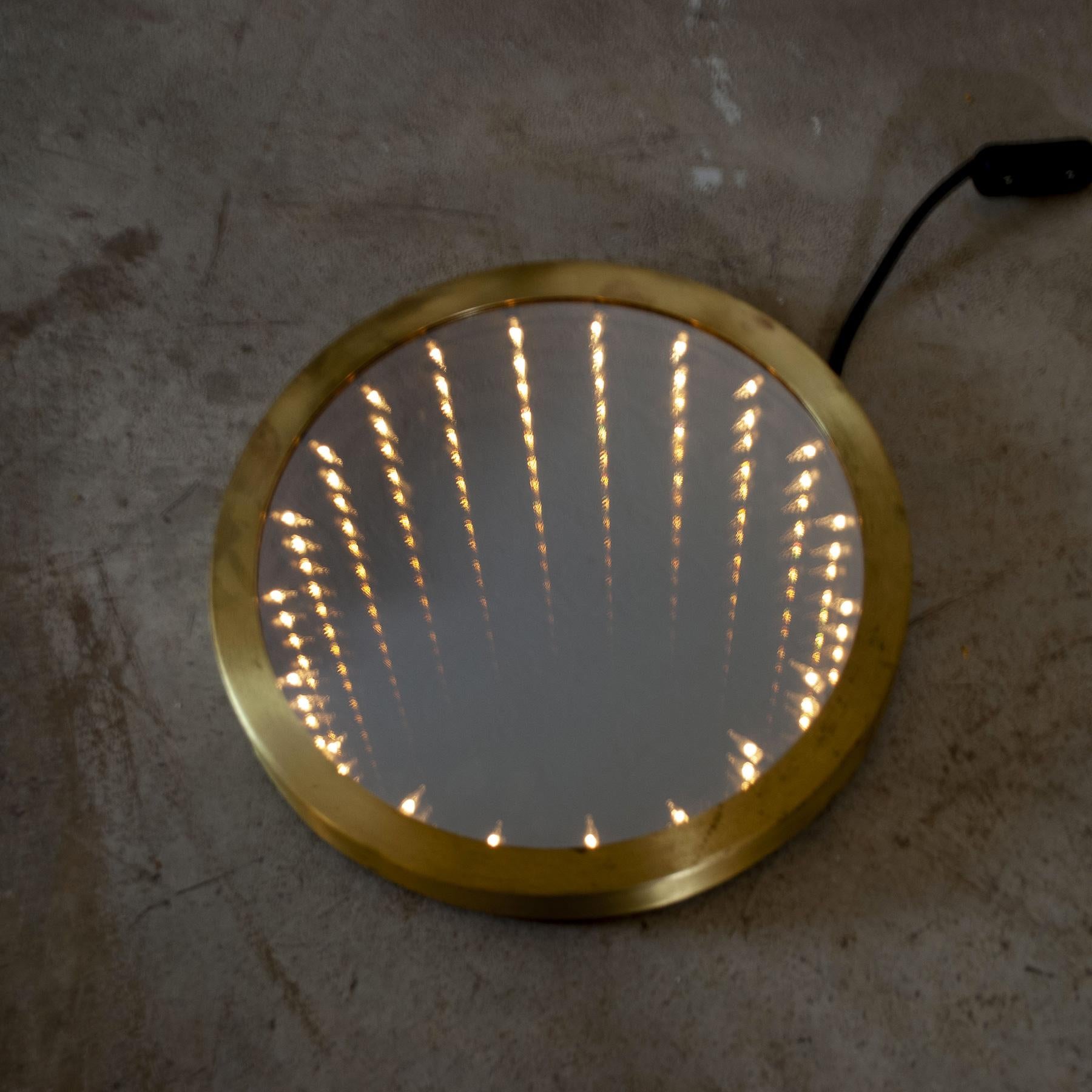 Infinity mirror vintage 1970s. In Good Condition For Sale In bari, IT