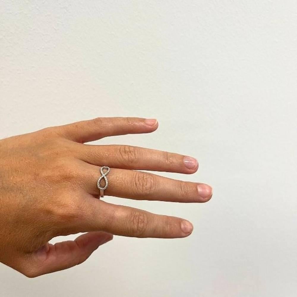 Anello INFINITY in oro bianco e diamanti in vendita 1