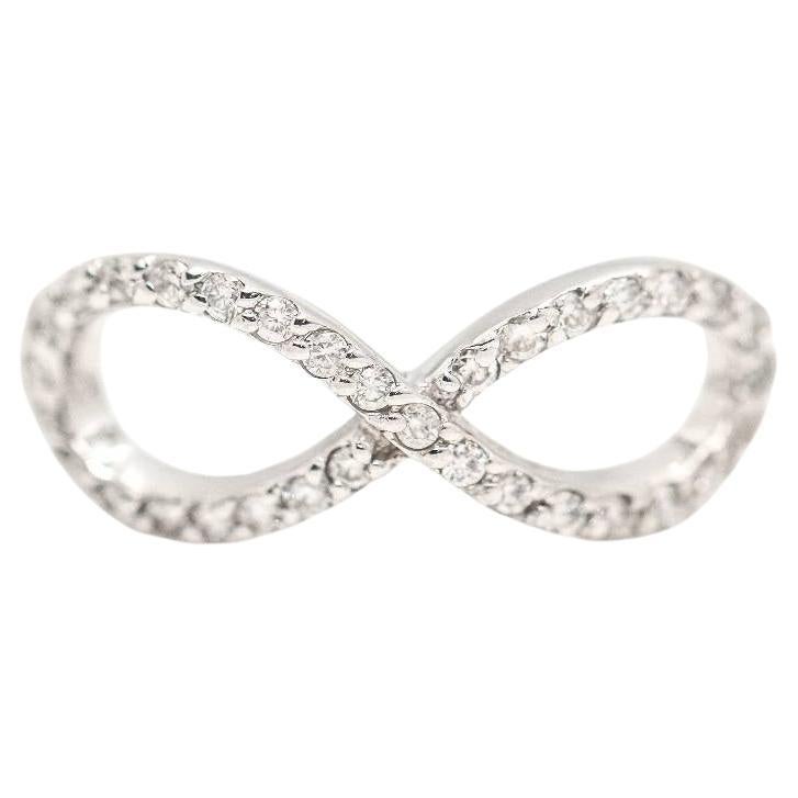 INFINITY Ring in White Gold and Diamonds
