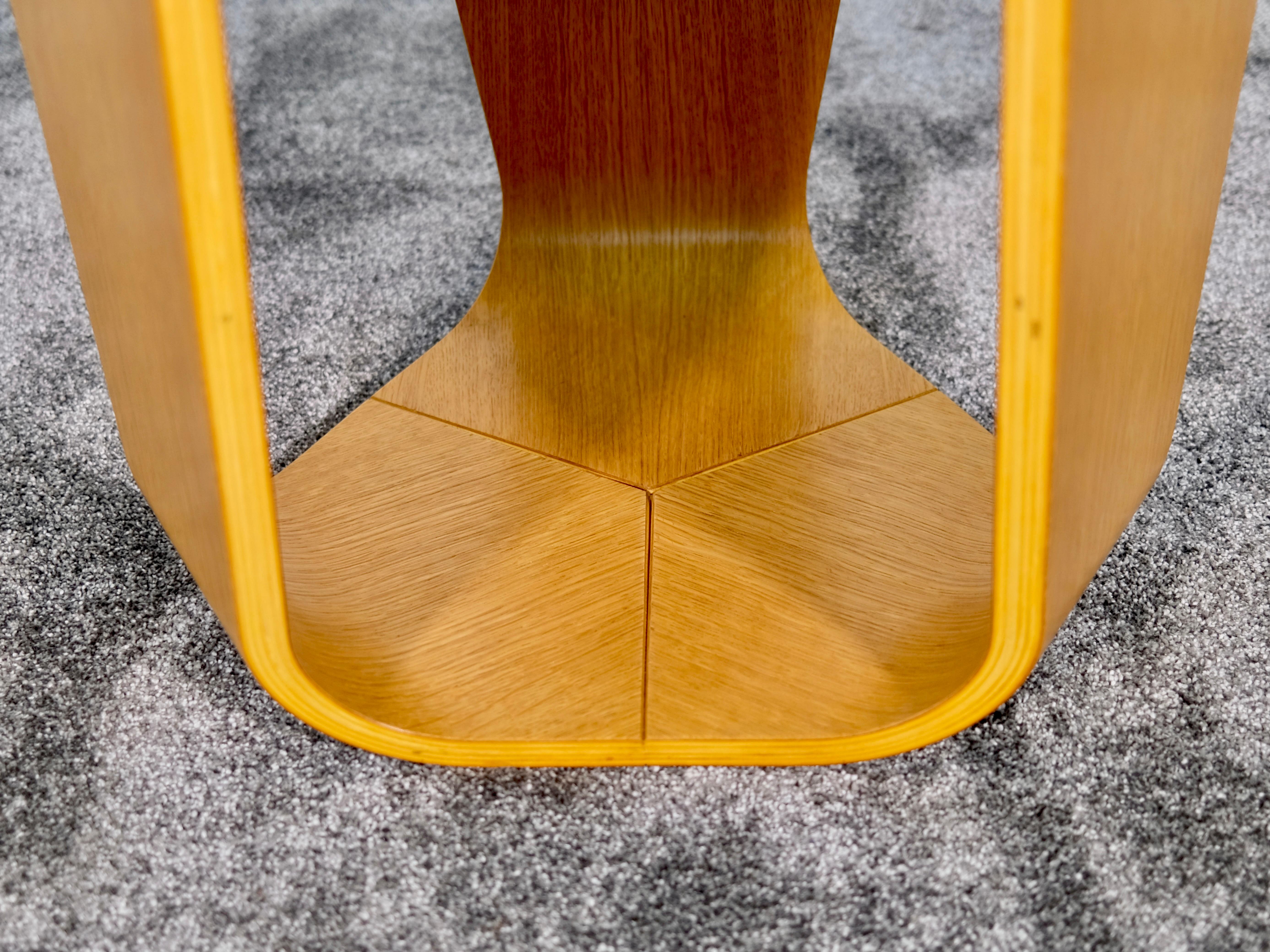 Table d'appoint Infinity d'Enrico Cesana, Busnelli, contreplaqué, Italie, années 1990, ère spatiale en vente 3