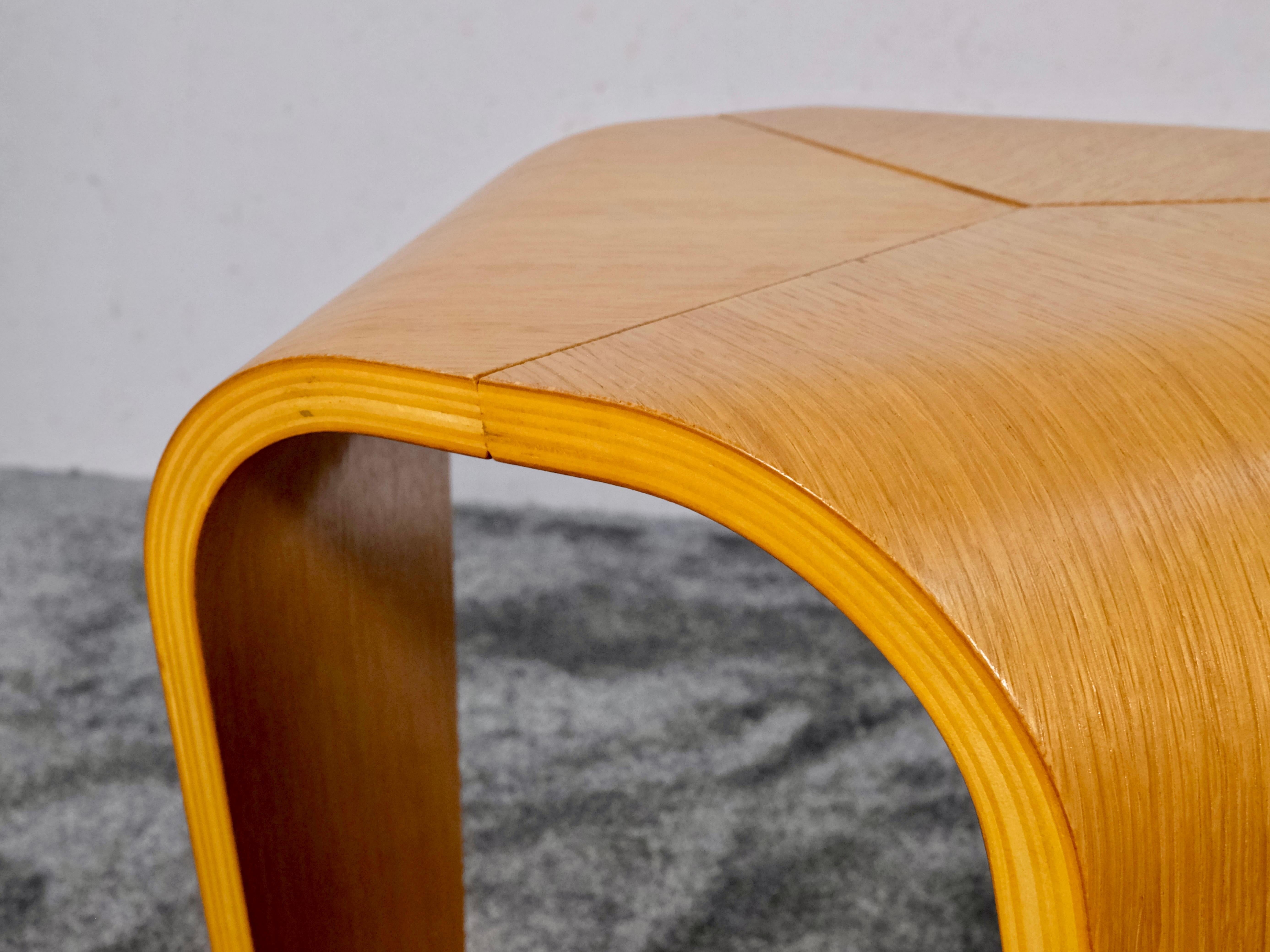 Table d'appoint Infinity d'Enrico Cesana, Busnelli, contreplaqué, Italie, années 1990, ère spatiale en vente 5