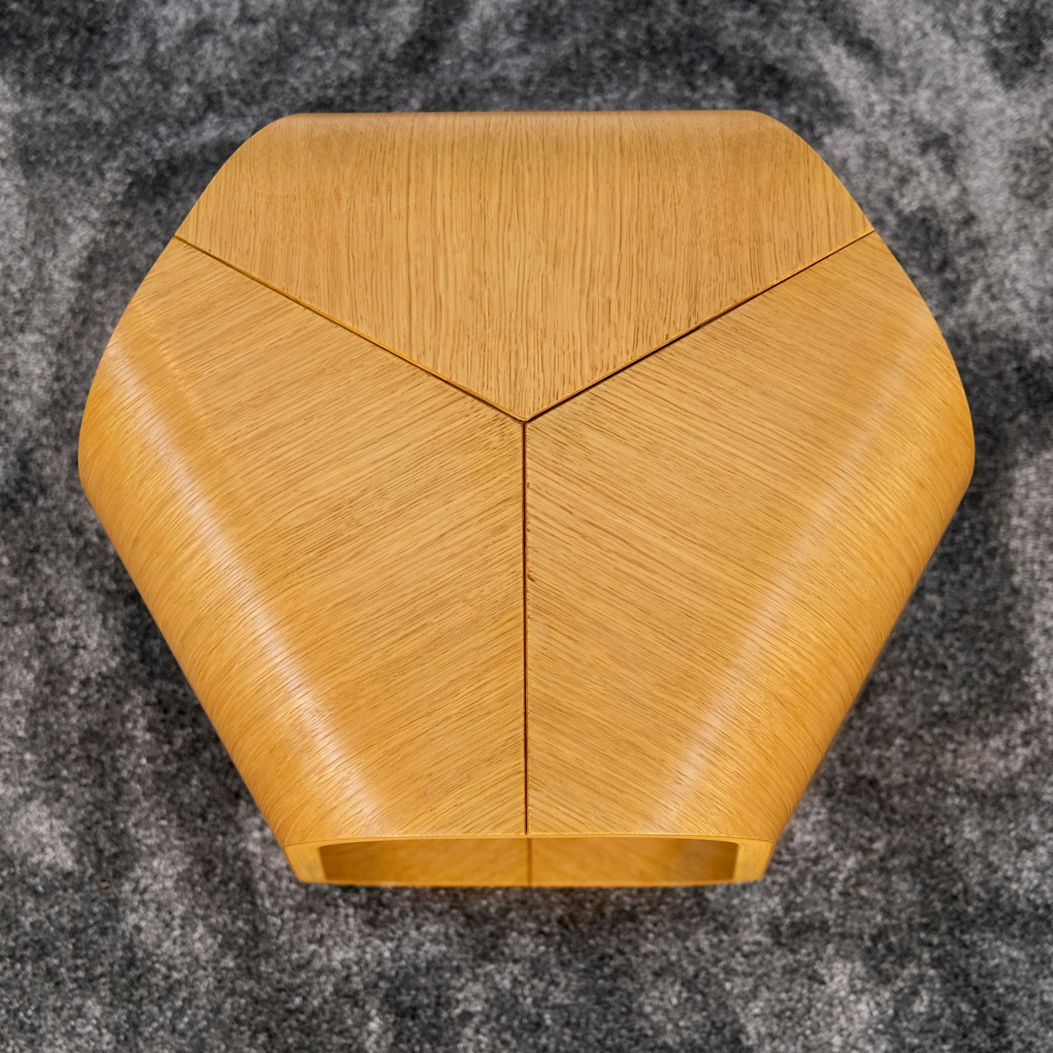 Table d'appoint Infinity d'Enrico Cesana, Busnelli, contreplaqué, Italie, années 1990, ère spatiale en vente 8