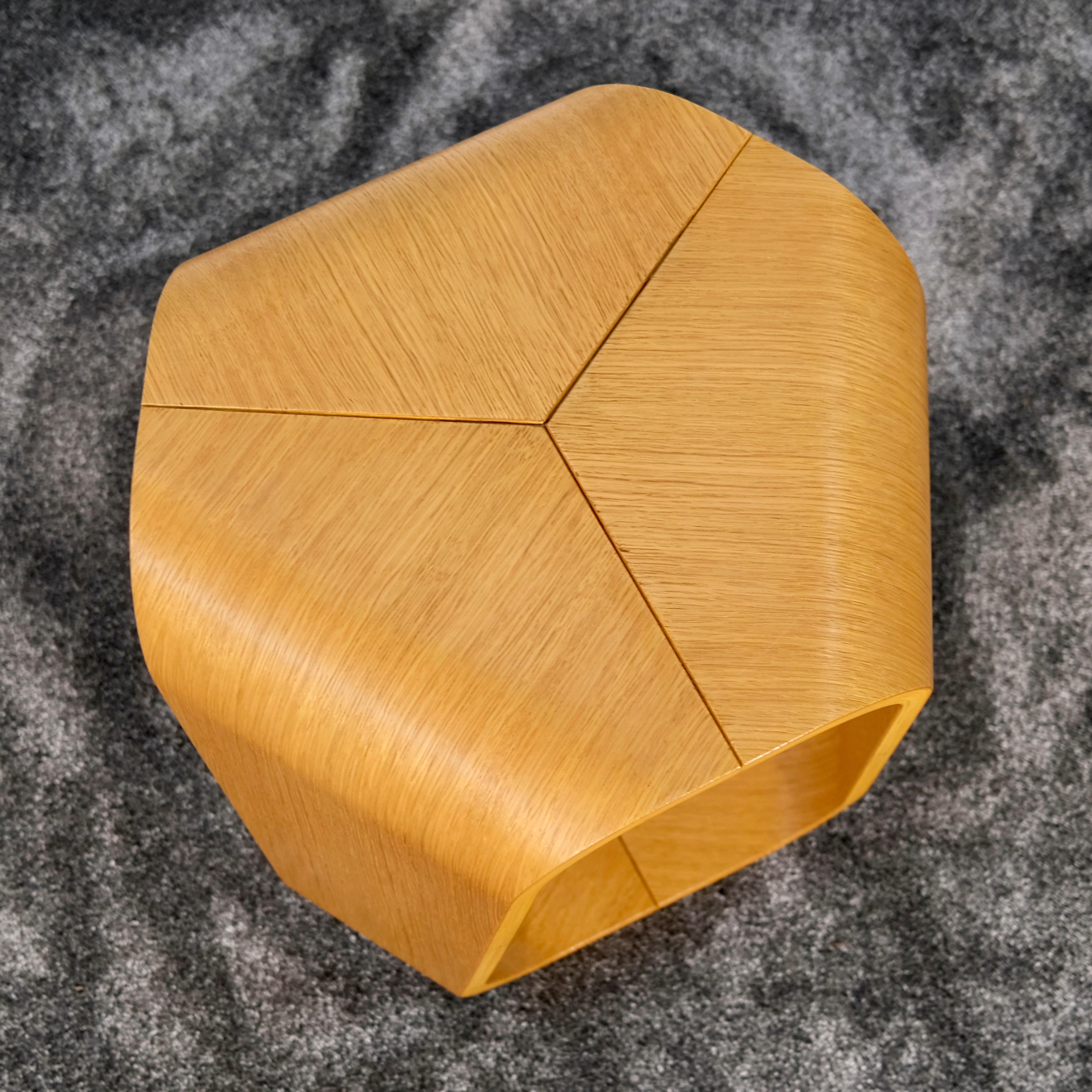 Table d'appoint Infinity d'Enrico Cesana, Busnelli, contreplaqué, Italie, années 1990, ère spatiale en vente 9