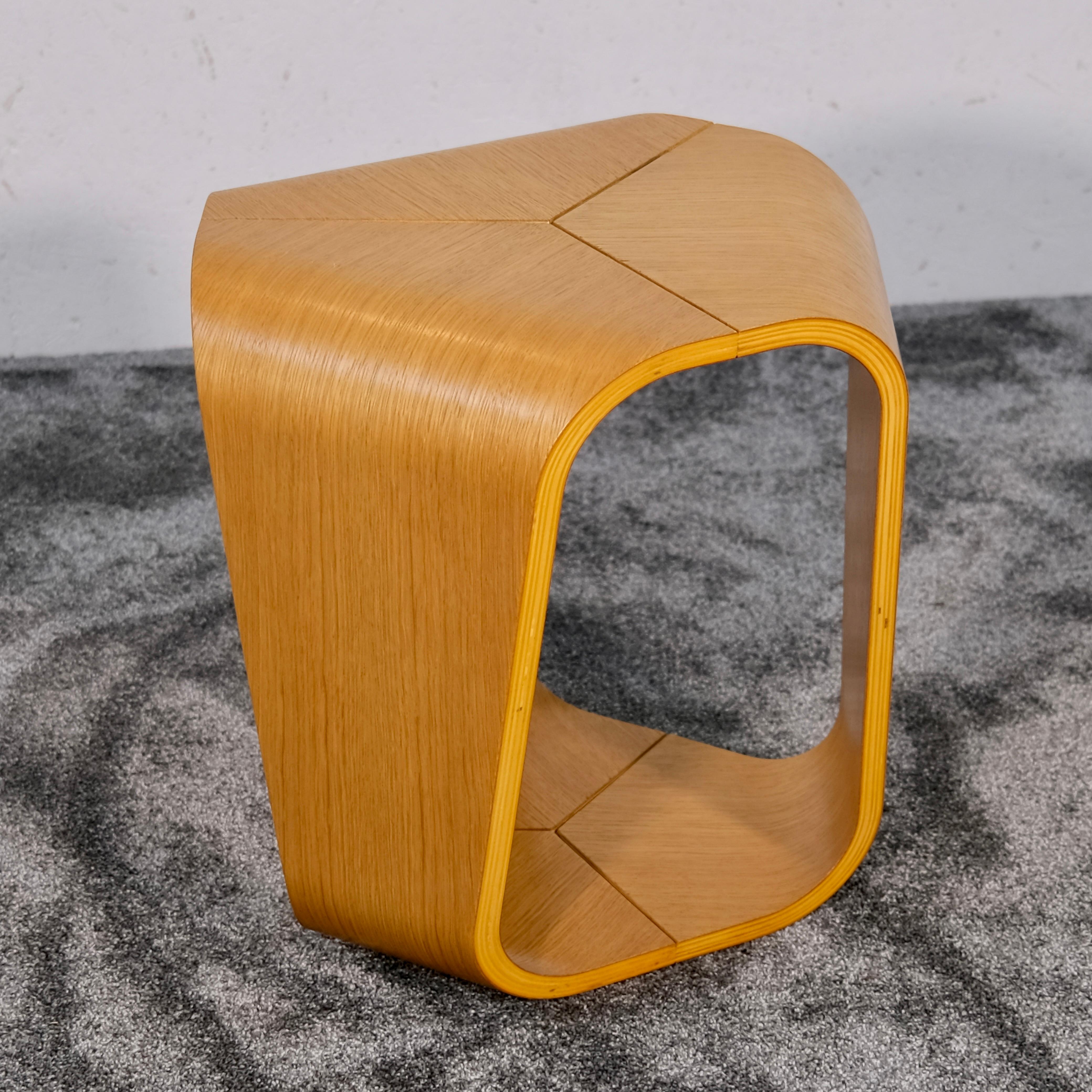 Table d'appoint Infinity d'Enrico Cesana, Busnelli, contreplaqué, Italie, années 1990, ère spatiale en vente 10