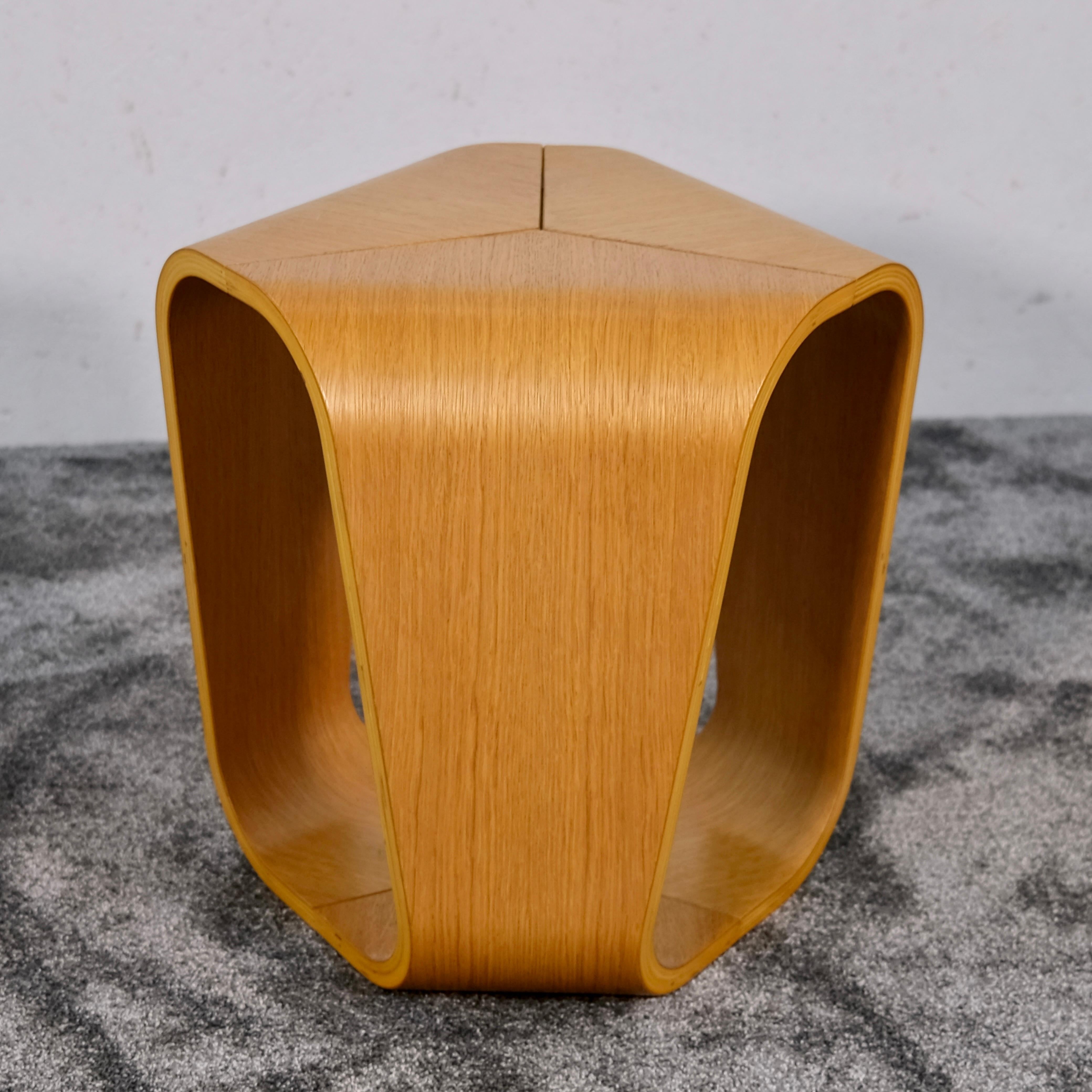 Table d'appoint Infinity d'Enrico Cesana, Busnelli, contreplaqué, Italie, années 1990, ère spatiale en vente 11