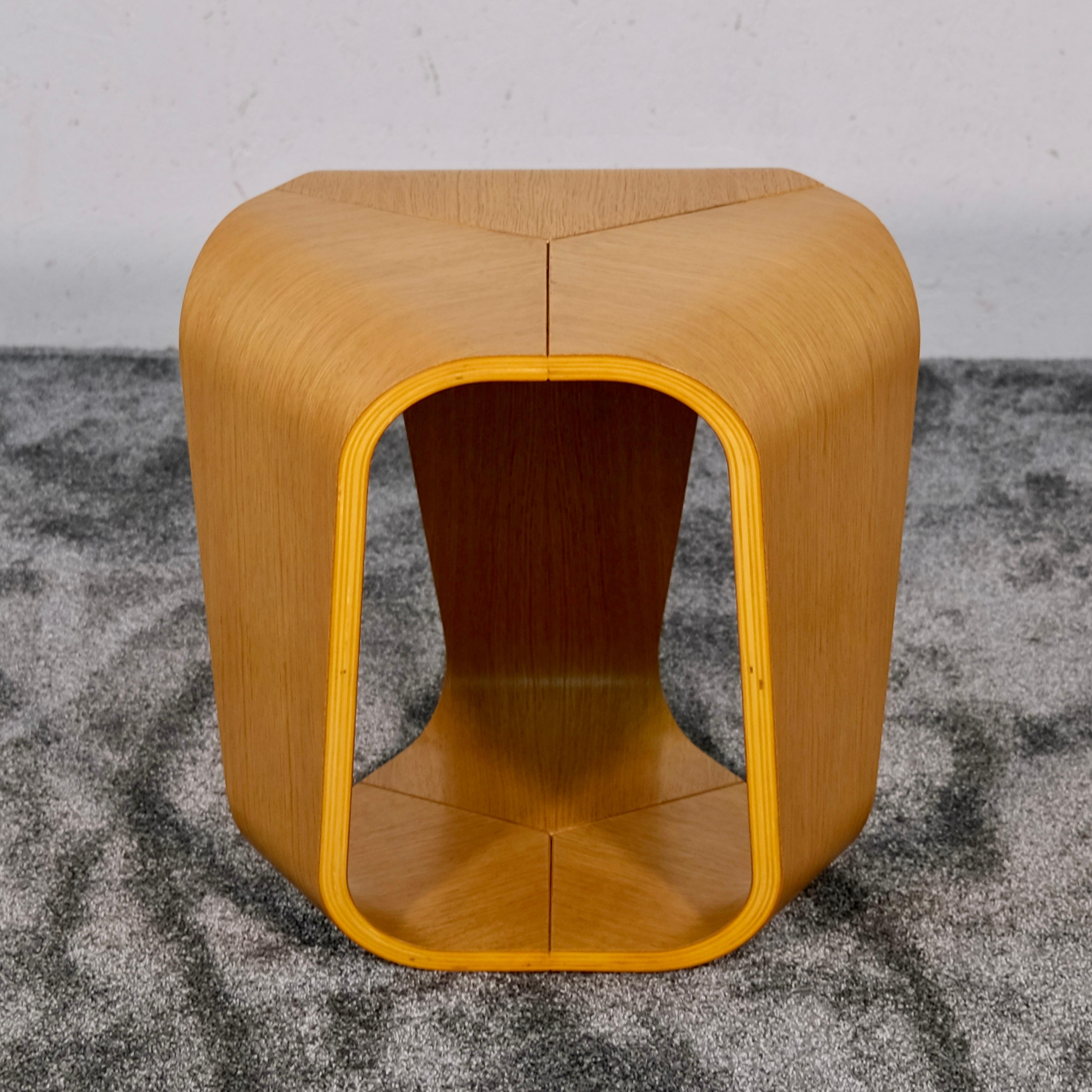 Table d'appoint Infinity d'Enrico Cesana, Busnelli, contreplaqué, Italie, années 1990, ère spatiale en vente 12