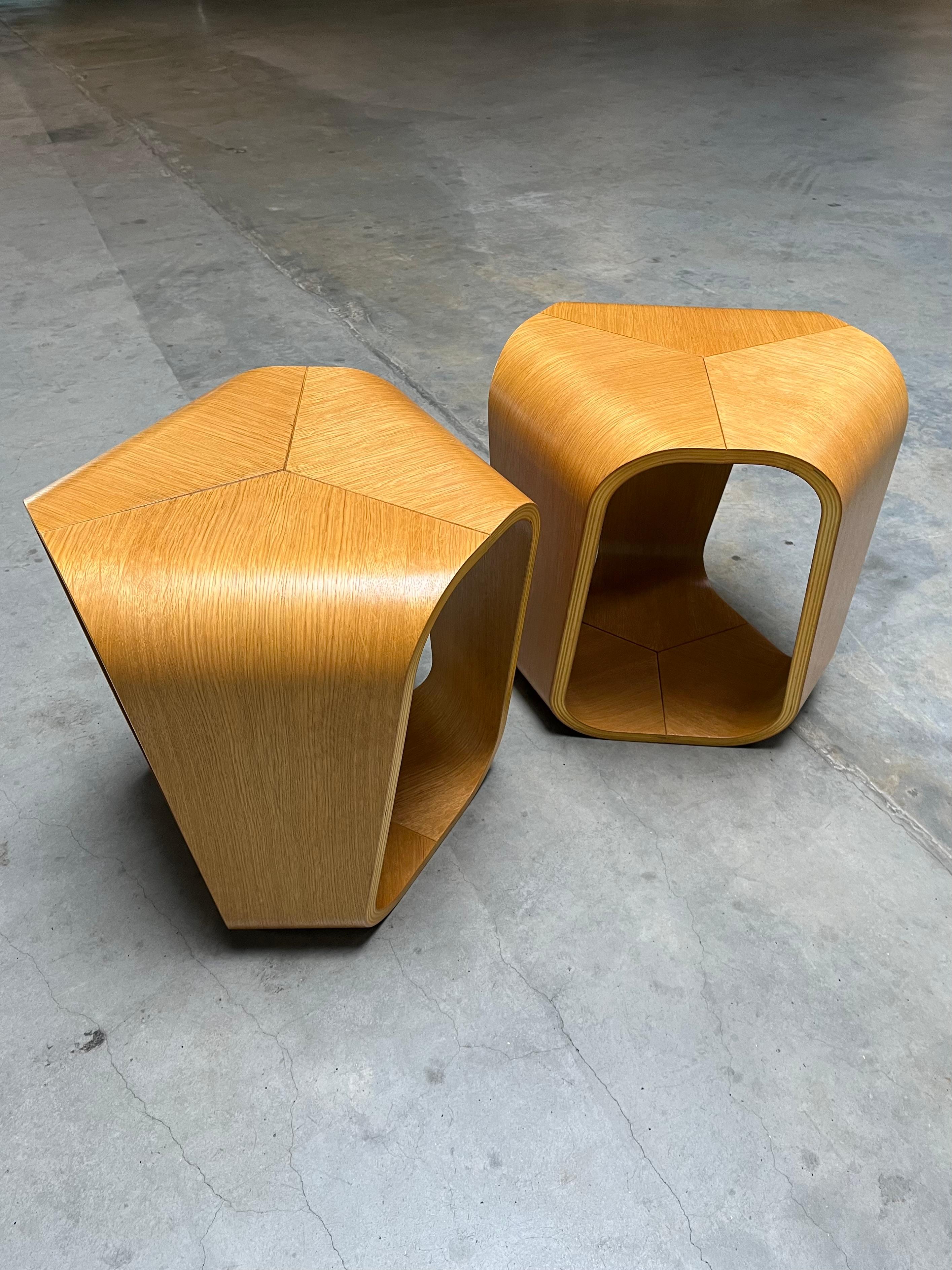 Table d'appoint Infinity d'Enrico Cesana, Busnelli, contreplaqué, Italie, années 1990, ère spatiale en vente 13