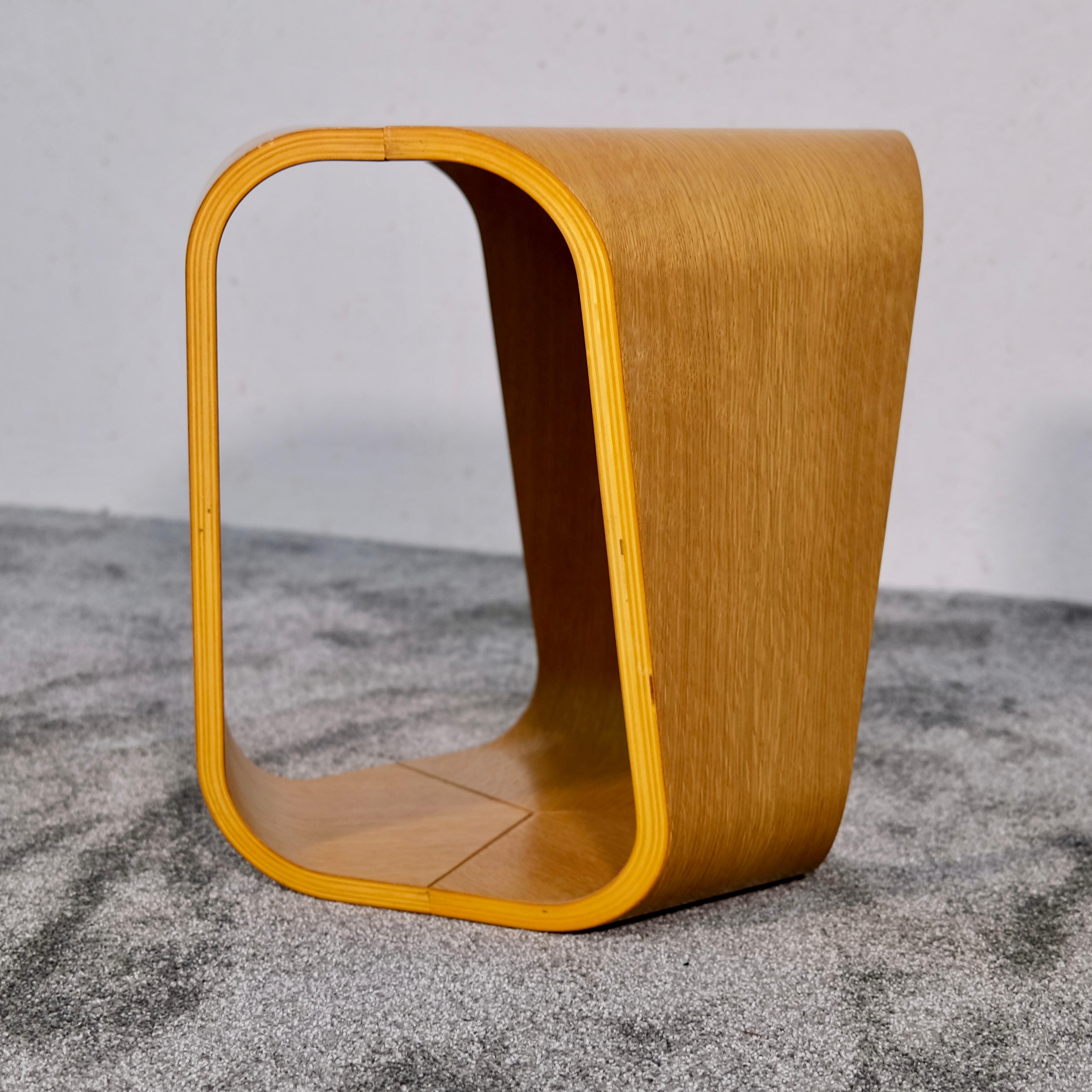 Table d'appoint Infinity d'Enrico Cesana, Busnelli, contreplaqué, Italie, années 1990, ère spatiale en vente 2