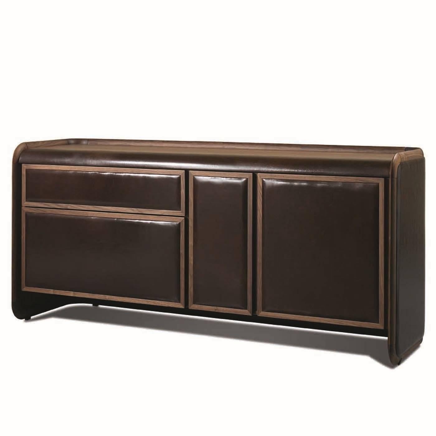 Midcentury charm and precious materials are the elements that make this elegant sideboard a perfect addition to any vintage or modern décor. The structure is in walnut wood and features a rectangular shape with soft, round corners. The front