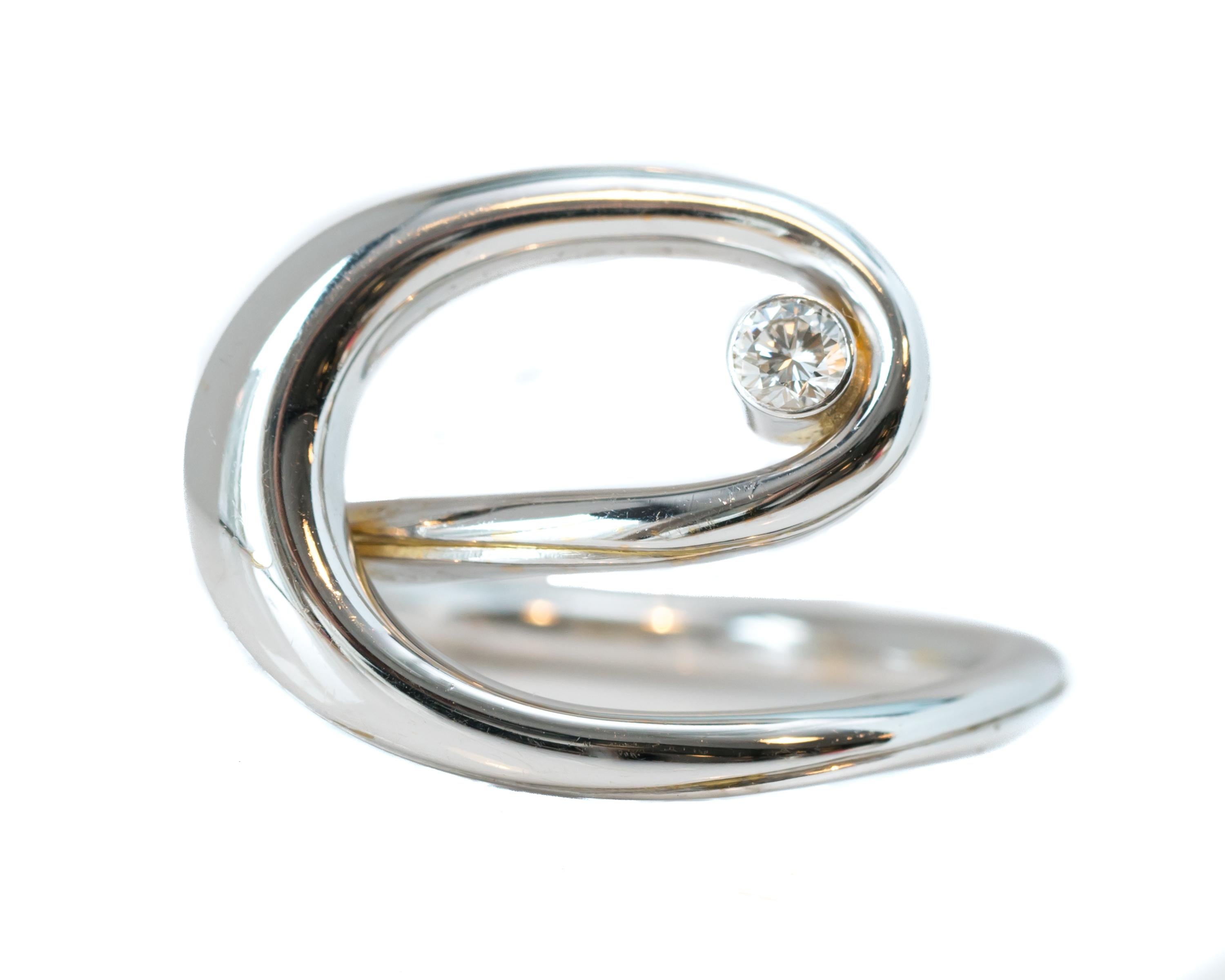 Contemporary Infinity Swirl 18 Karat White Gold Diamond Ring For Sale