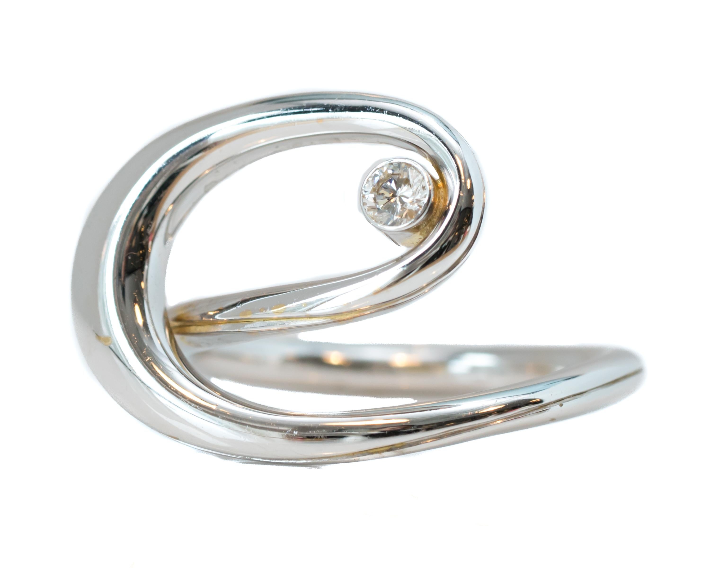 Round Cut Infinity Swirl 18 Karat White Gold Diamond Ring For Sale
