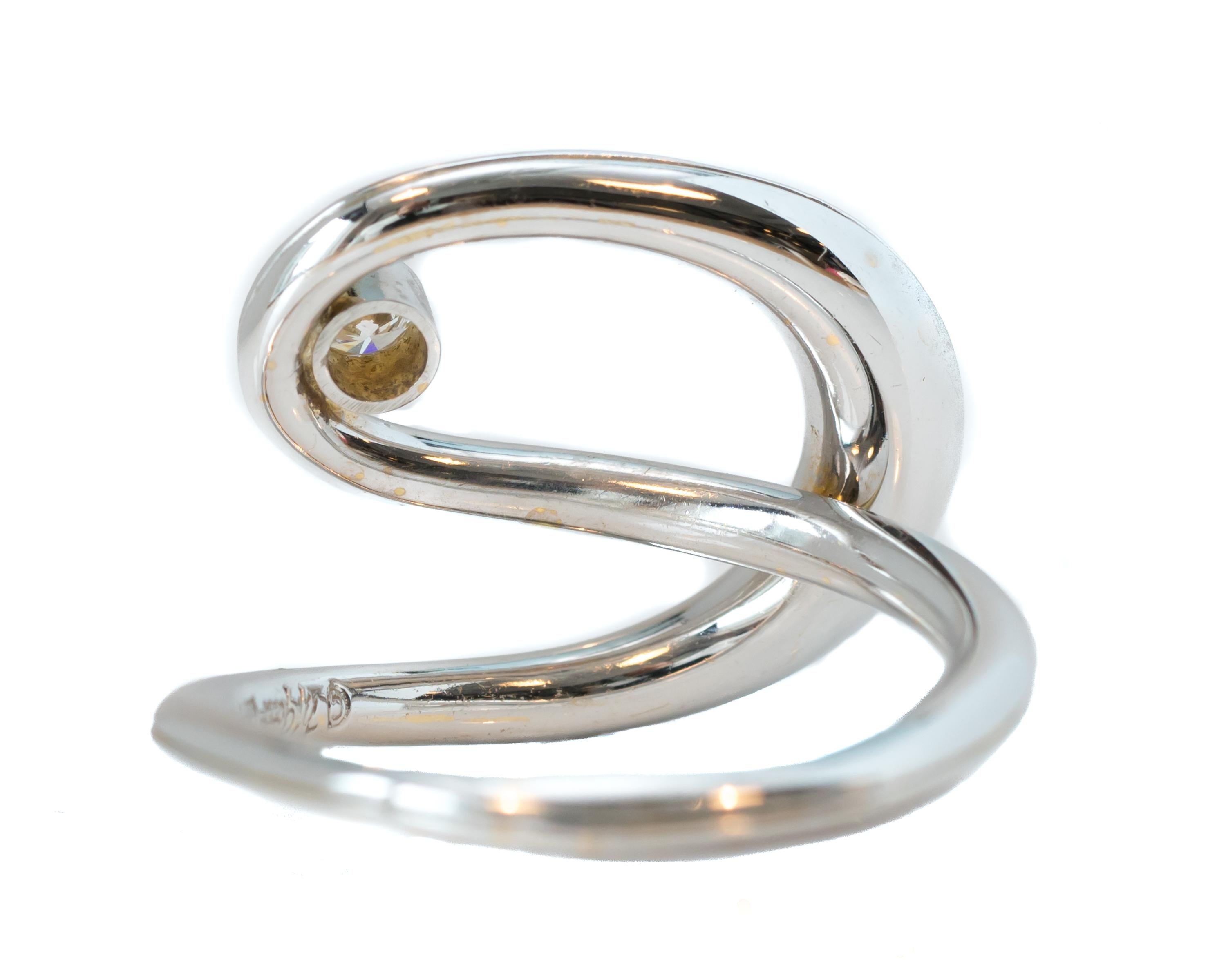 Infinity Swirl 18 Karat White Gold Diamond Ring In Good Condition For Sale In Atlanta, GA