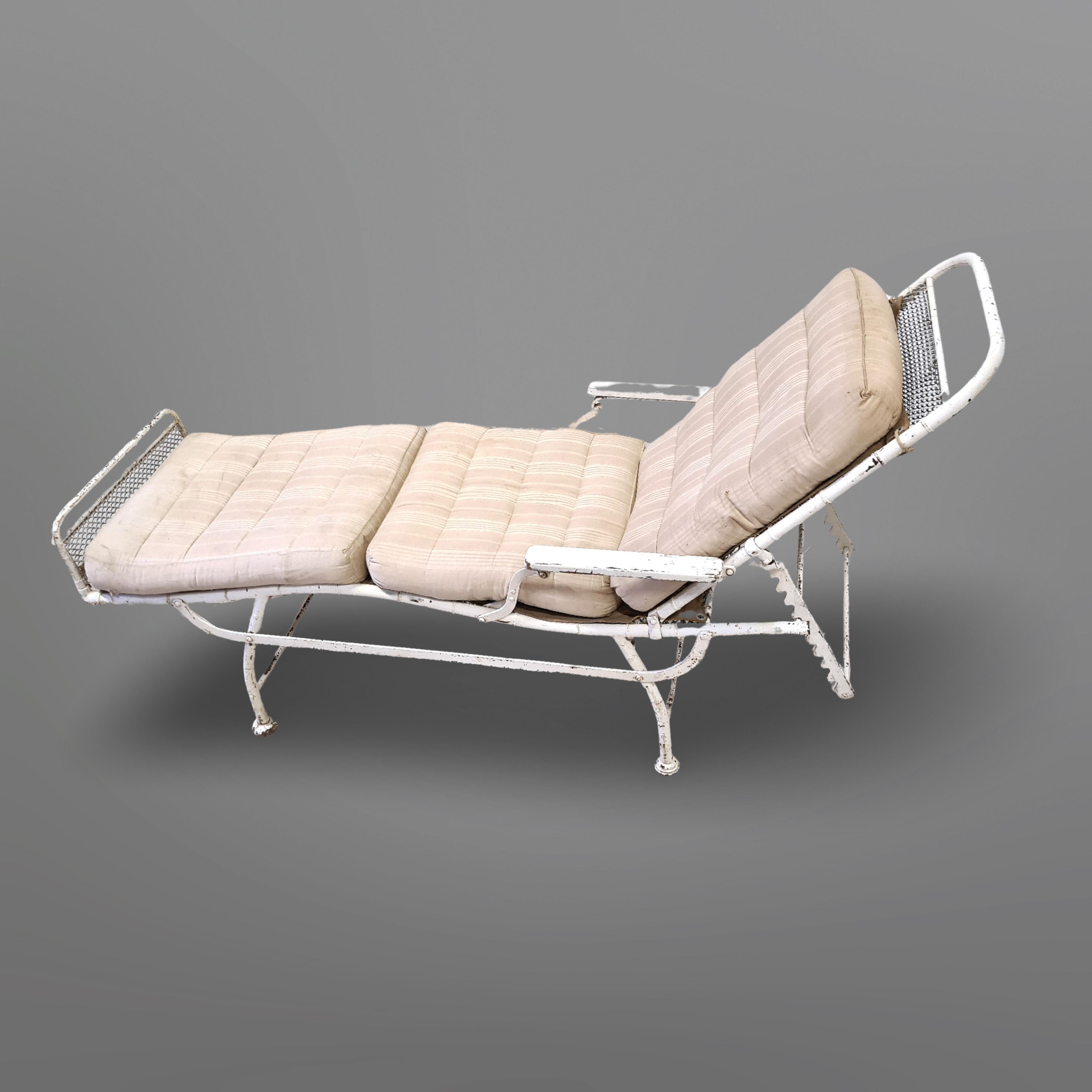 Metal Infirmerie daybed from the monastery of Holtum, France 1900s For Sale