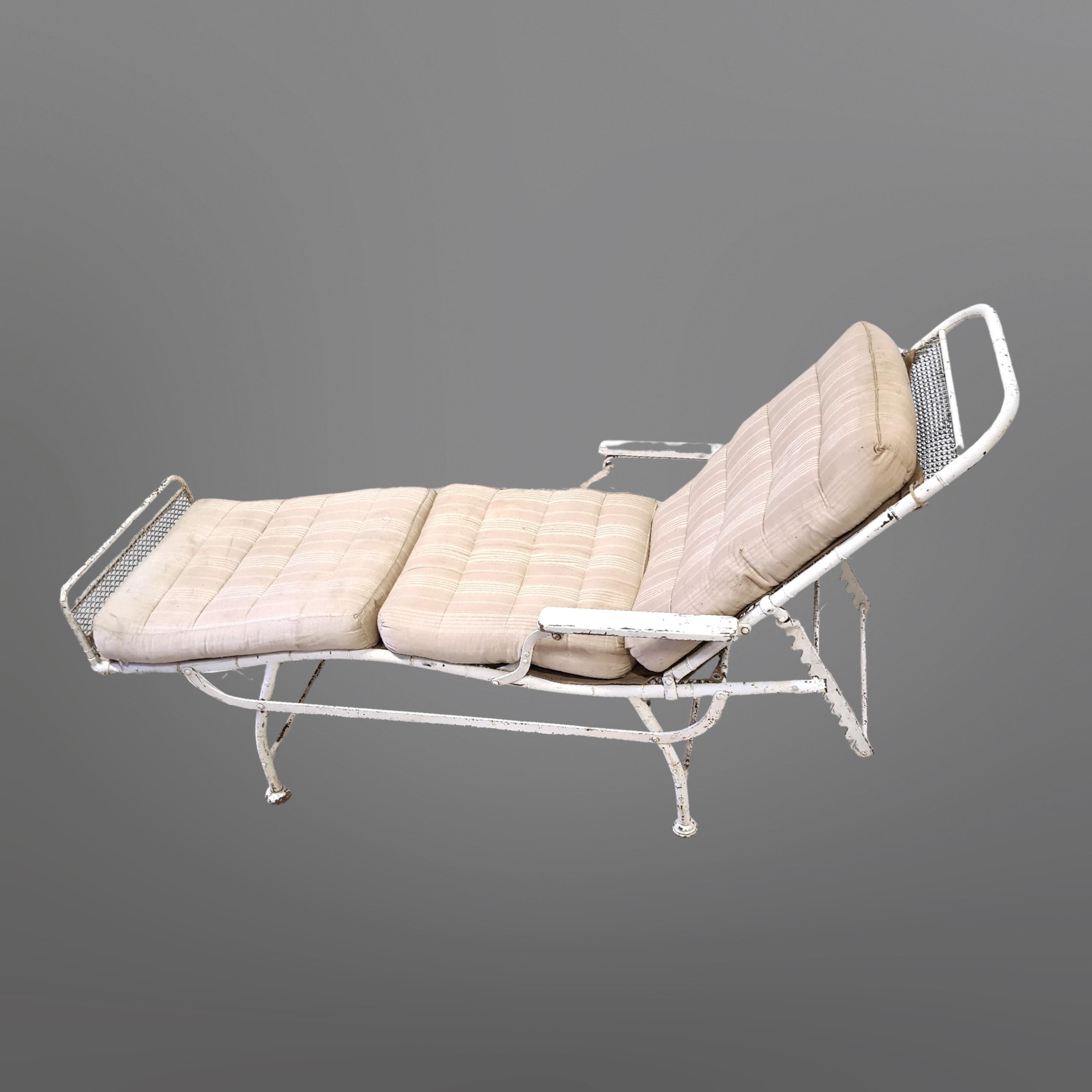 Infirmerie daybed from the monastery of Holtum, France 1900s For Sale 1