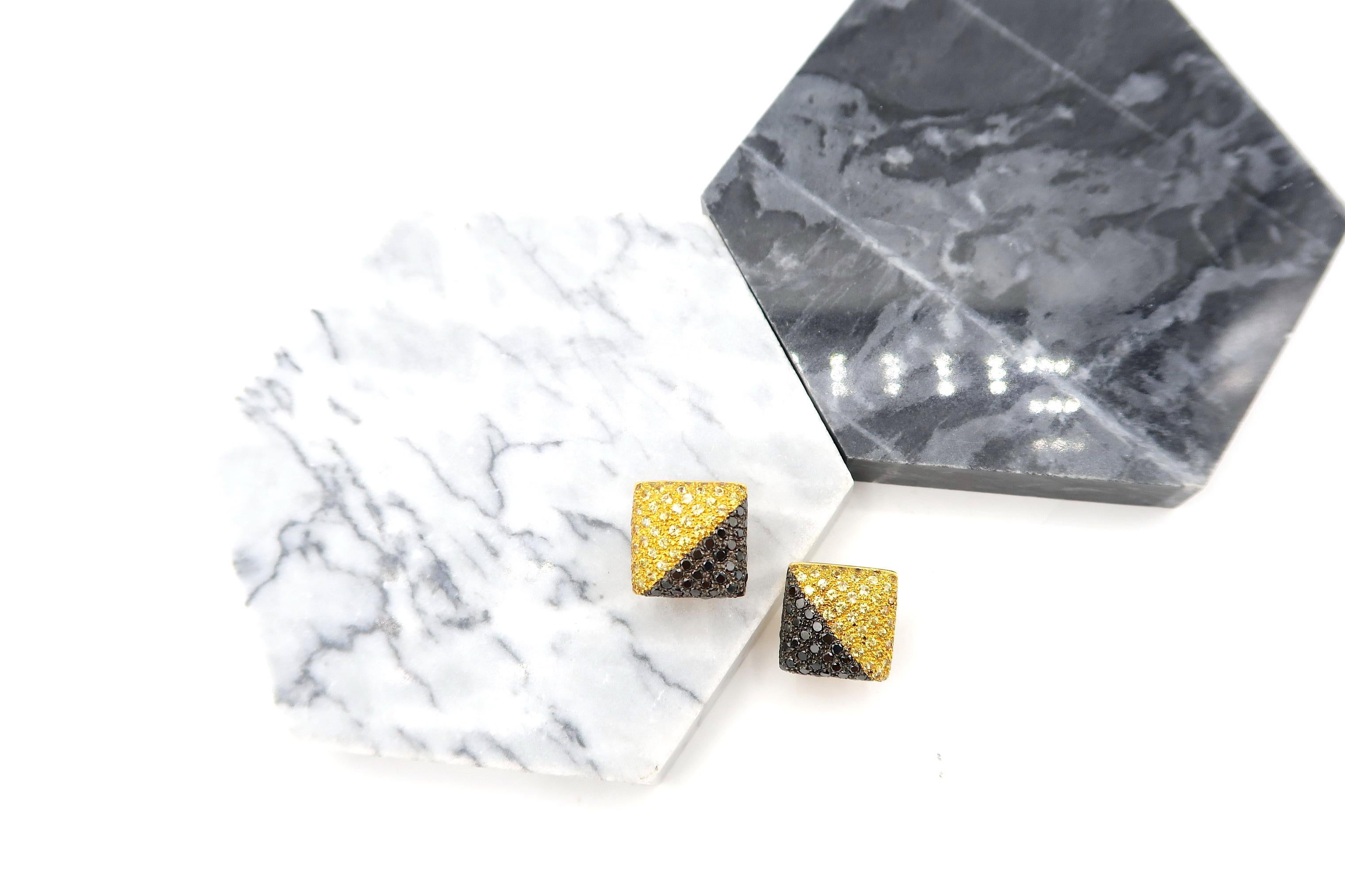 Inflated Square Yellow Sapphire and Black Diamond Pavé Earrings in 18K Yellow Gold

Black Diamond: 1.75ct.
Yellow Sapphire: 2.76cts.
Gold: 18K Gold 11.87g.