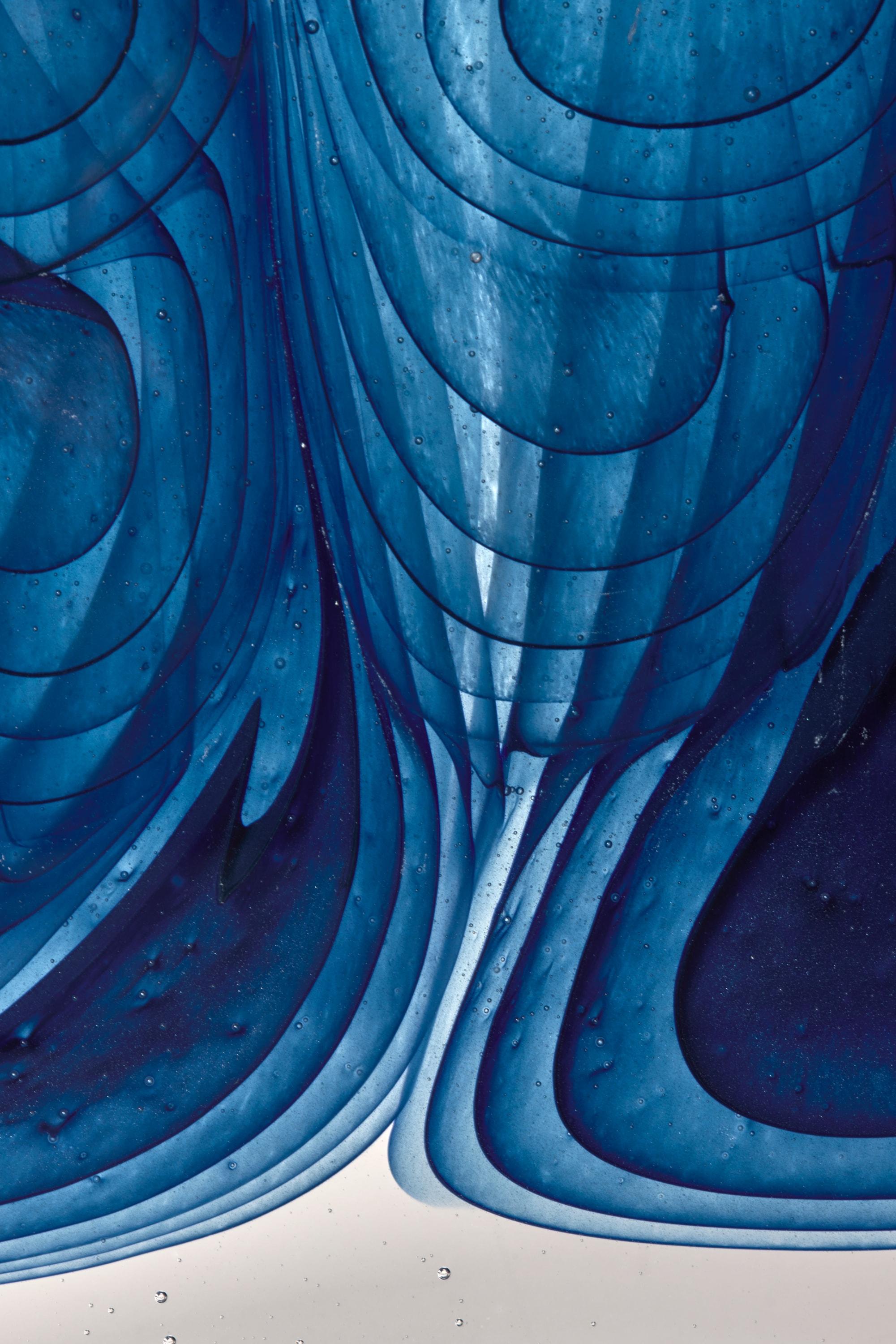 'Infusion' è una scultura in vetro fuso unica nel suo genere, realizzata dall'artista britannica Helen Restorick.

Dopo aver studiato inizialmente medicina e genetica, Helen Restorick ha spostato la sua attenzione dalla scienza all'arte, culminando