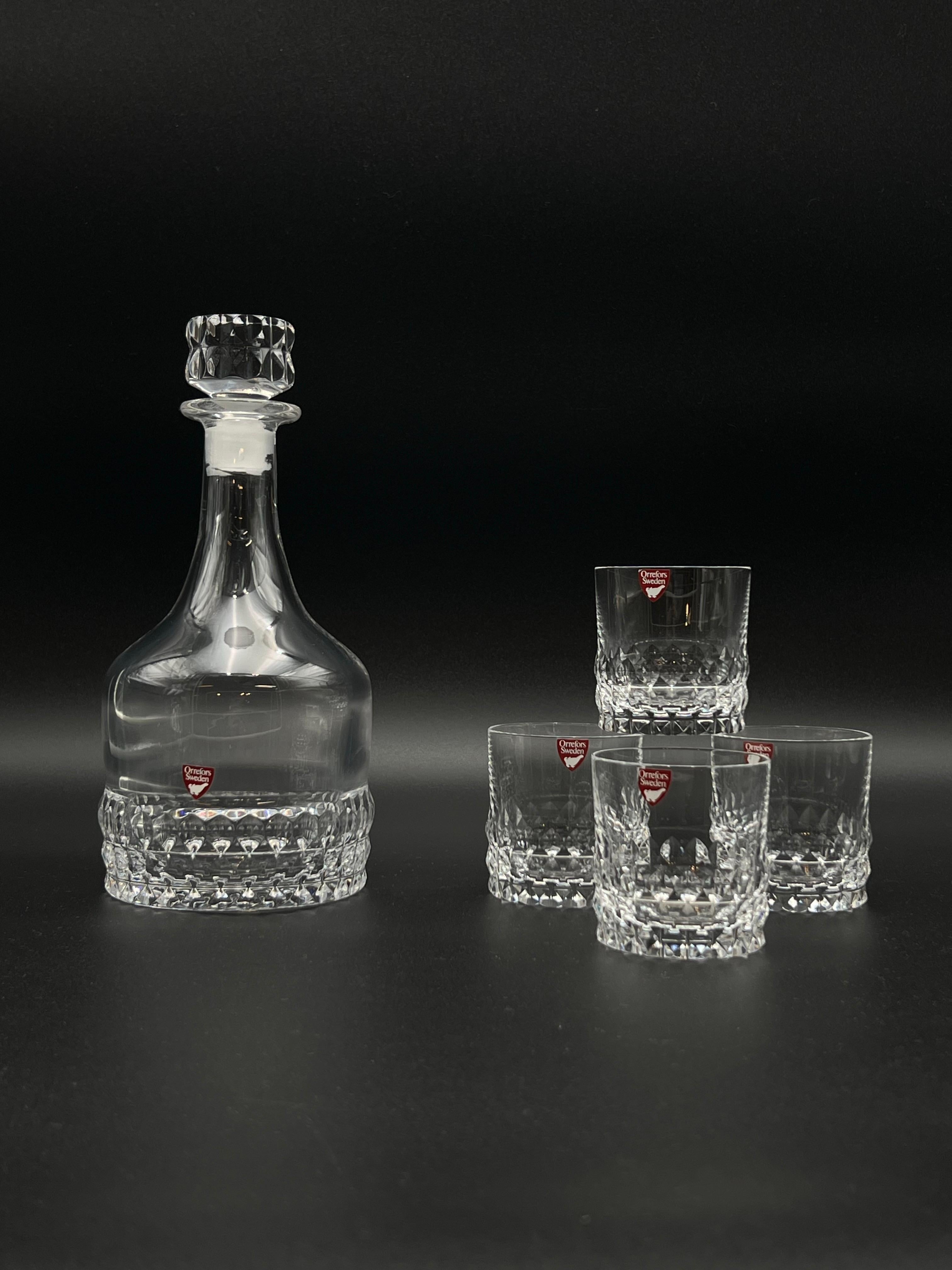 Como nuevo - Con etiqueta original

Impresionante decantador de cristal y cuatro vasos de whisky, con el motivo 