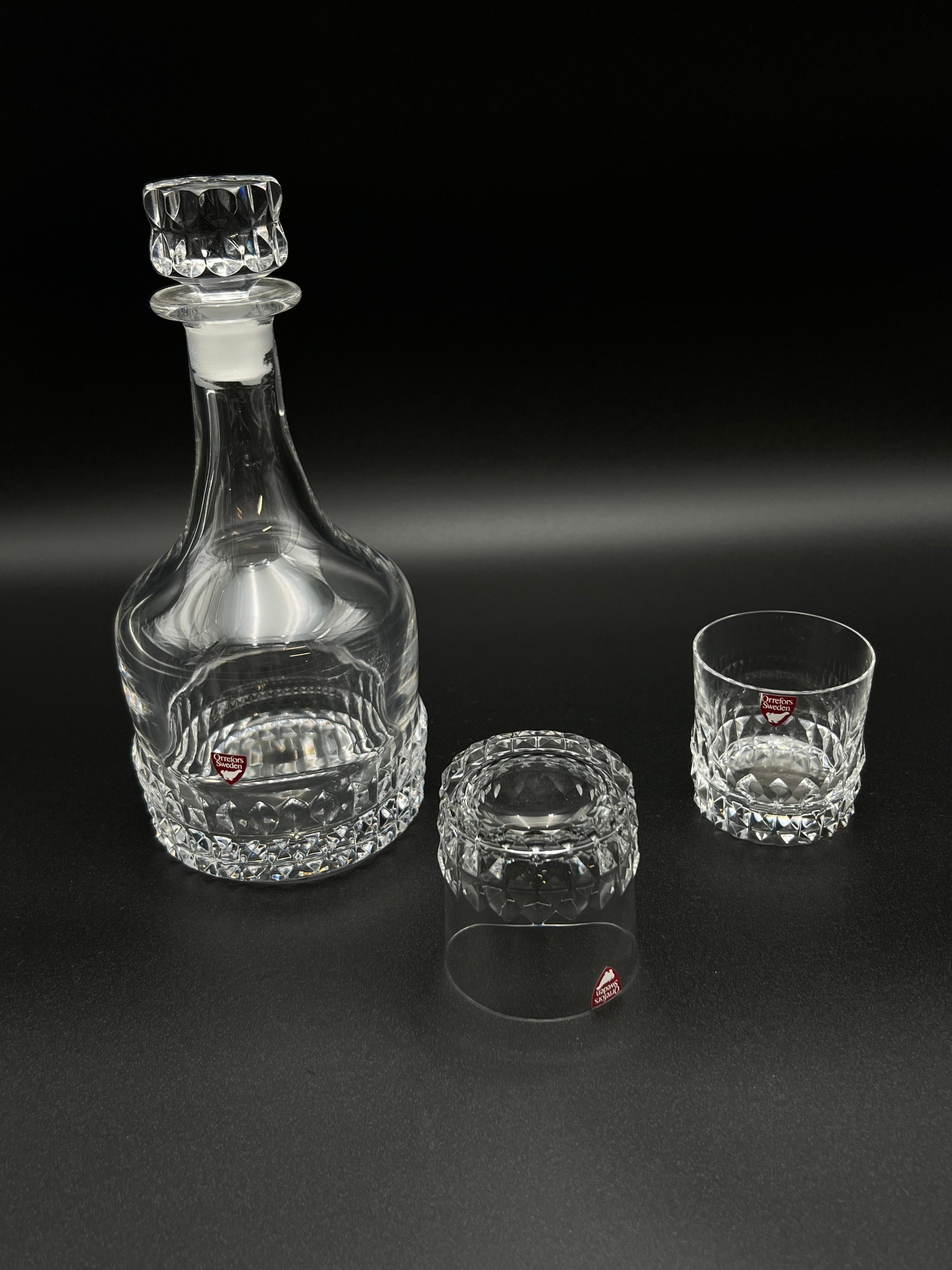 Ingeborg Lundin (1921-92) decantador de cristal firmado y 4 vasos de whisky Sueco en venta
