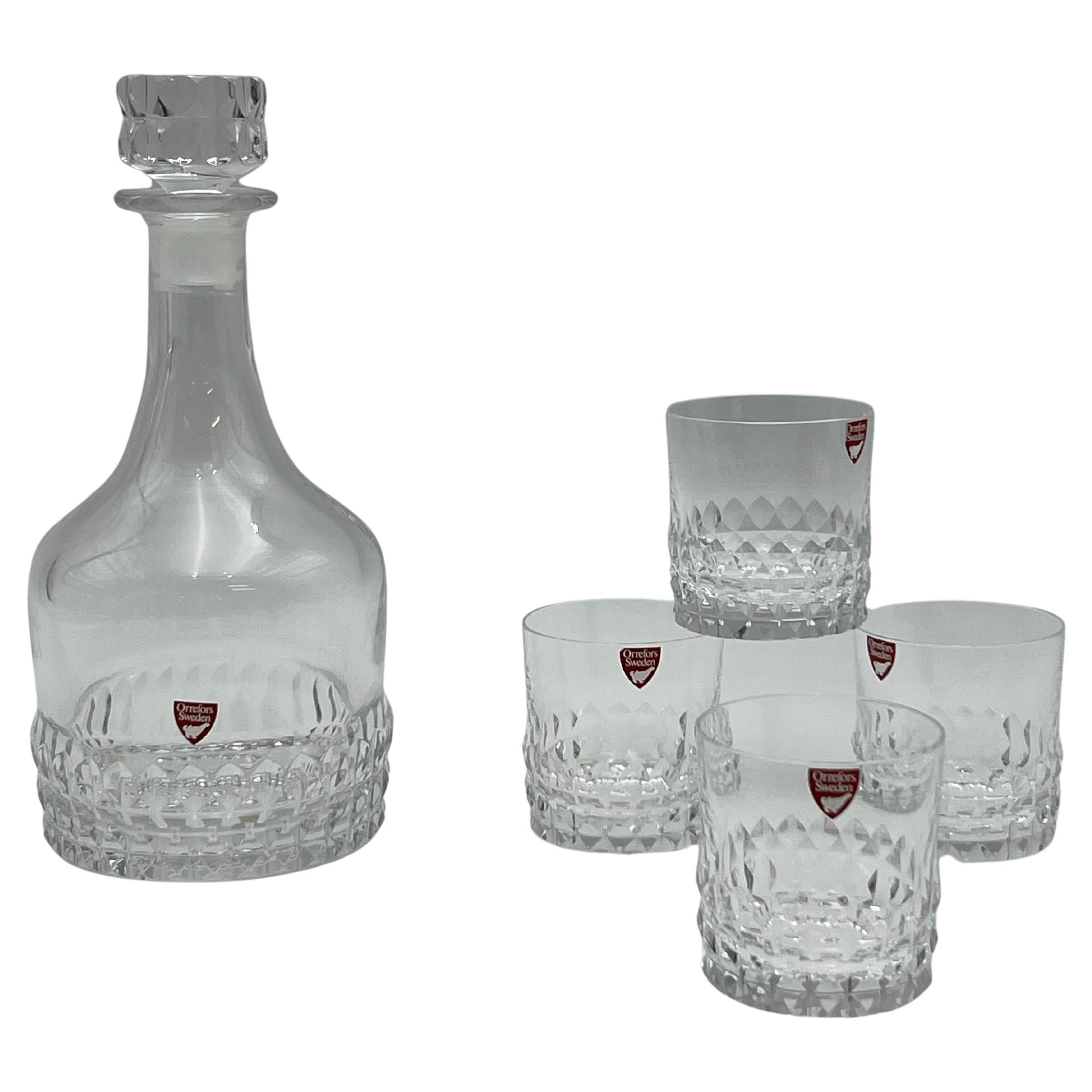 Why do whiskey glasses have thick bottoms?
