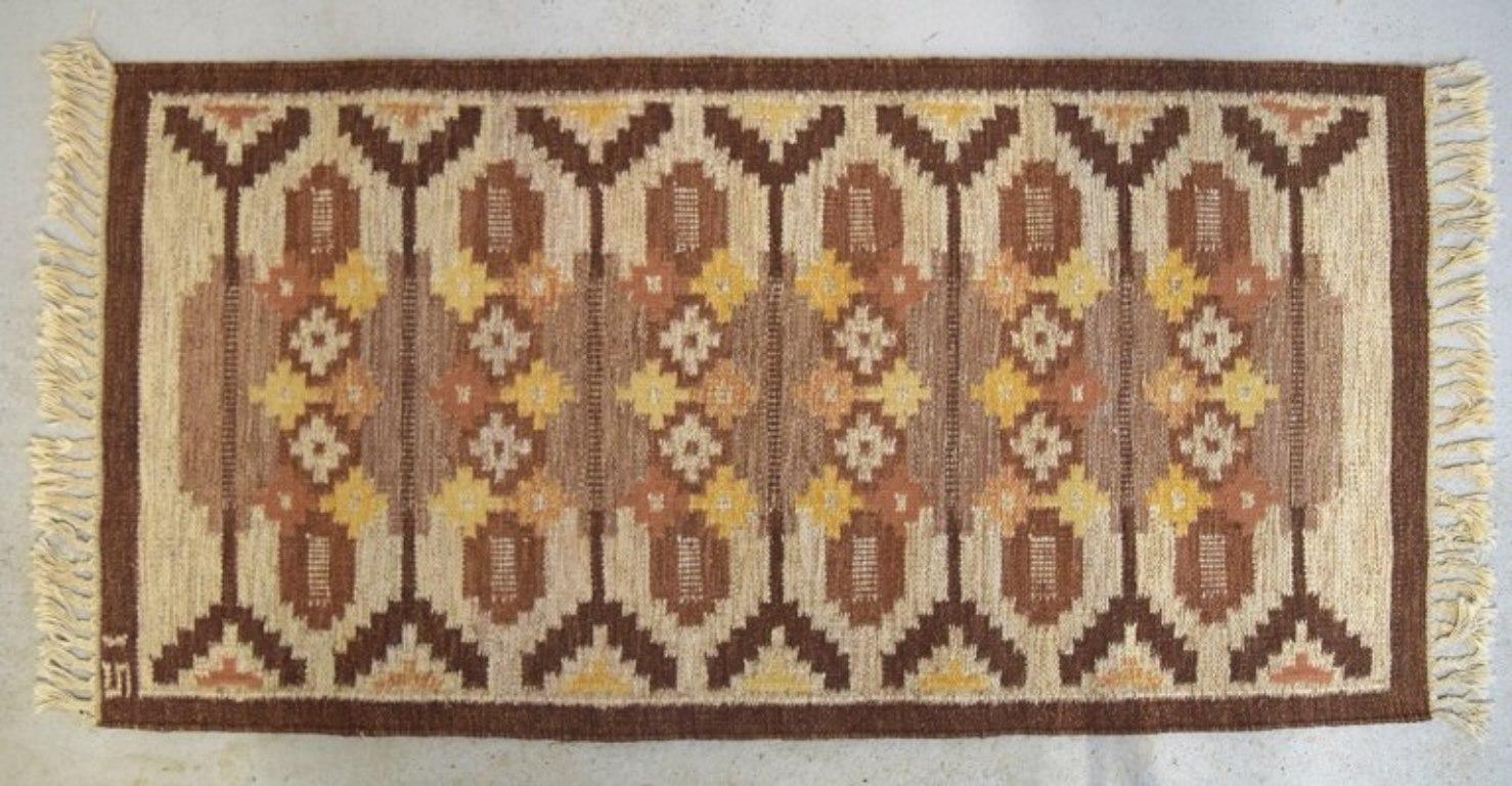 Ingegerd Silow for Rölakan, Sweden. Handmade wool Rölakan carpet.
Geometric pattern.
Mid-20th century.
Perfect condition.
Signed IS.
Dimensions: 198 cm x 90 cm.