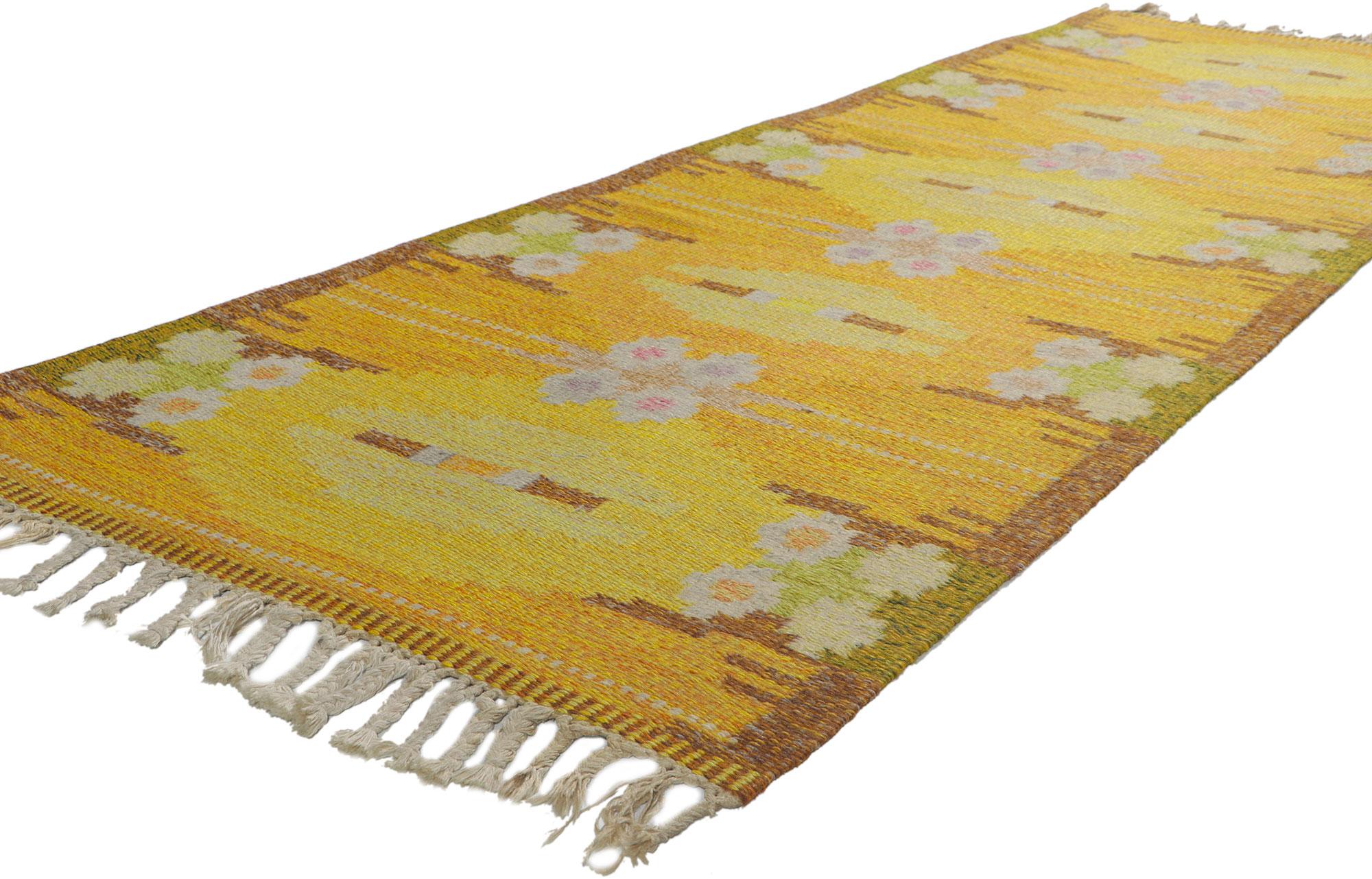 78507 Schwedischer Vintage-Kilim-Rollakan-Teppich von Ingegerd Silow, Maße 02'08 x 08'05.
Mit seinem skandinavisch-modernen Stil, seinen unglaublichen Details und seiner Textur ist dieser handgewebte schwedische Rollkan-Teppich aus Wolle eine