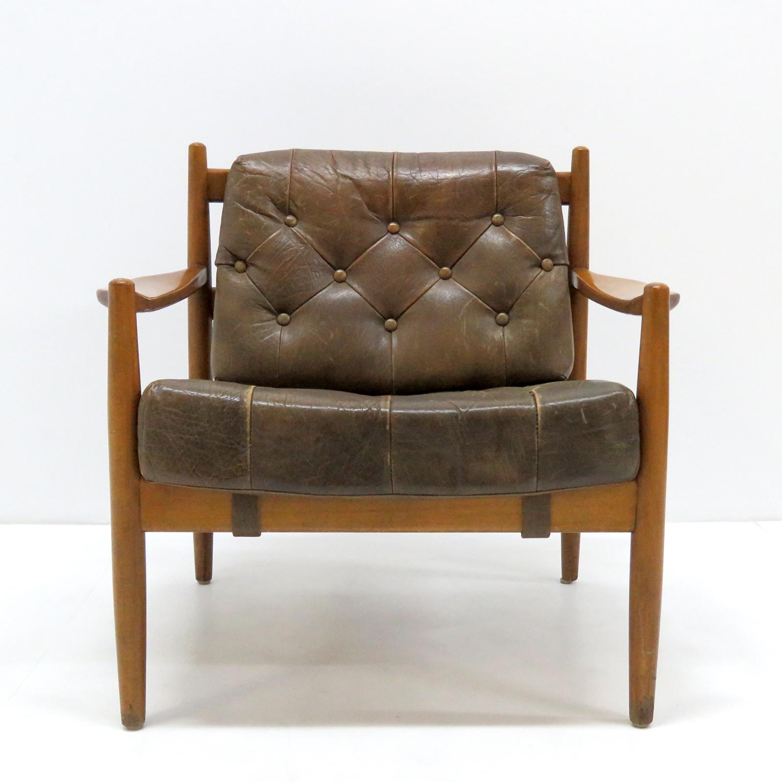 Wonderful lounge chair 'Läckö' by Ingemar Thillmark for OPE Mobler, 1960s in thick tufted leather on a stained beech wood frame.
