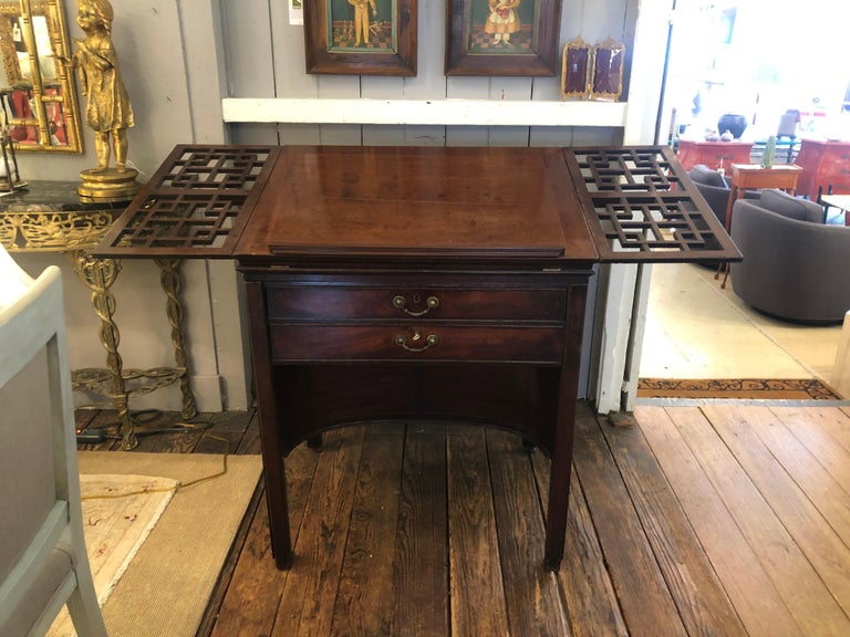 Ingenious & Rare 19th Century Mahogany Mechanical Architect's Desk In Good Condition For Sale In Hopewell, NJ
