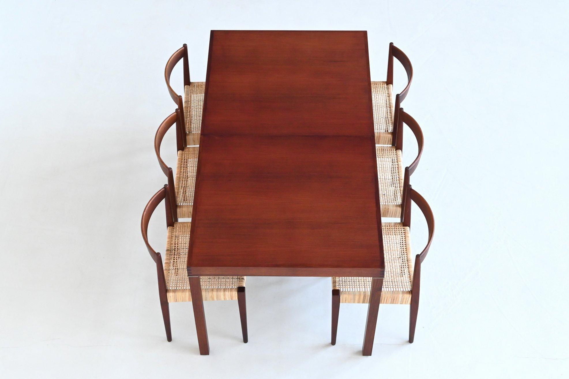 Beautiful extendable dining table designed by Inger Klingenberg for Fristho Franeker, The Netherlands 1960. It is executed in rosewood with a natural expression due to the beautiful wooden grains and warm tone. This well-crafted table is