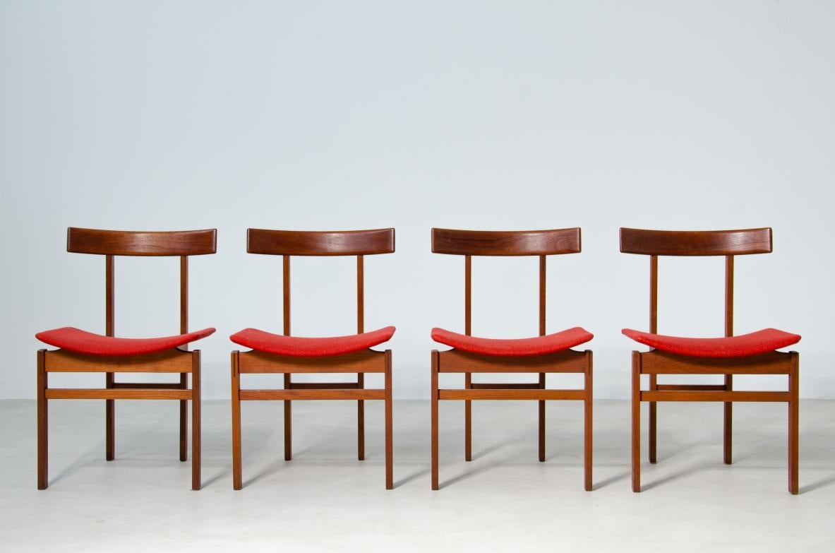 COD-2047
Inger Klingenberg

Rare ensemble de 4 chaises de forme modèle 193 en bois et tissu.

Prod. France & Daverkosen, années 1960.

Label du fabricant d'origine.