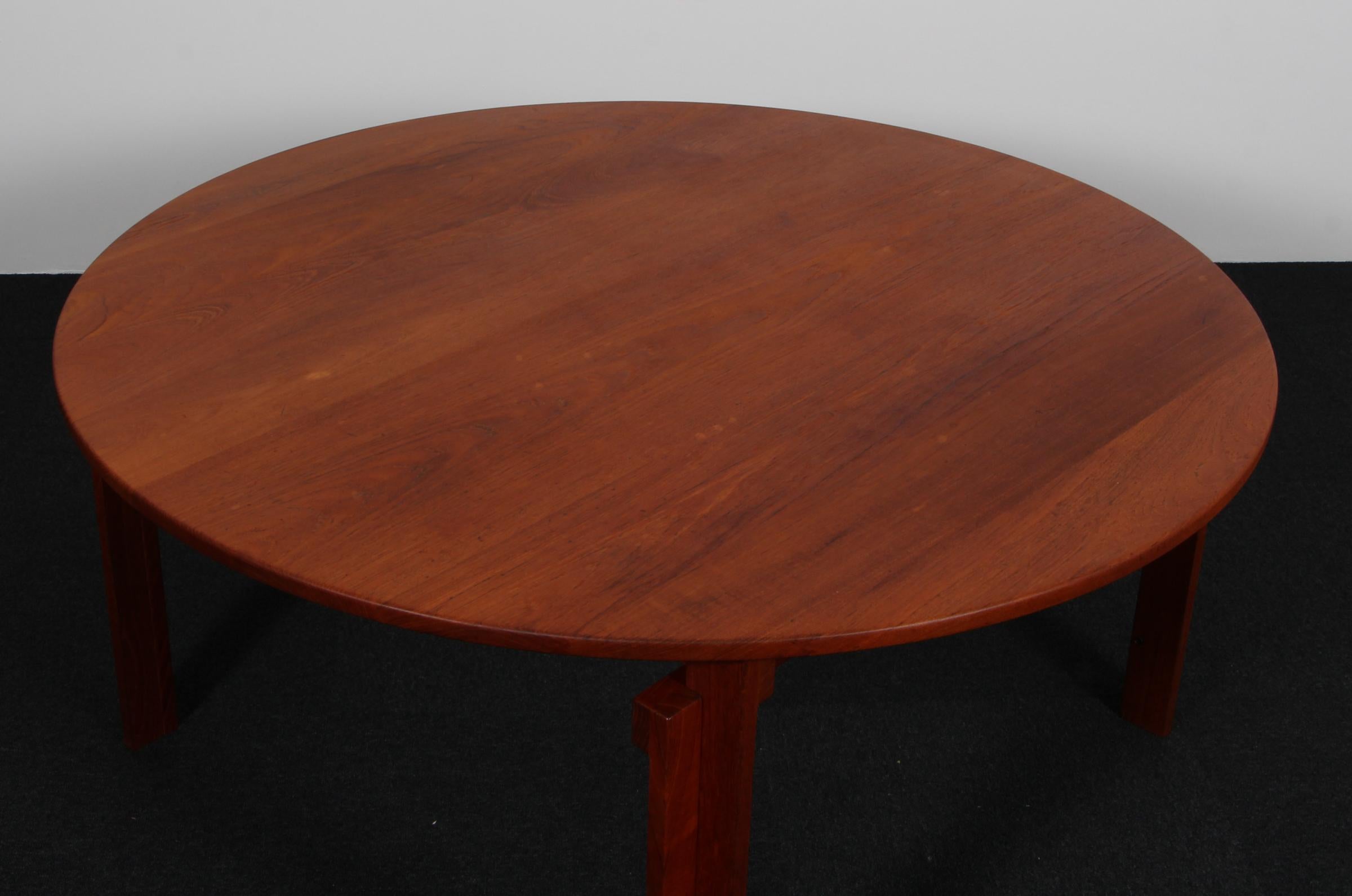 Inger Klingenberg coffee table in sold iteak

Made by France & Daverkosen.