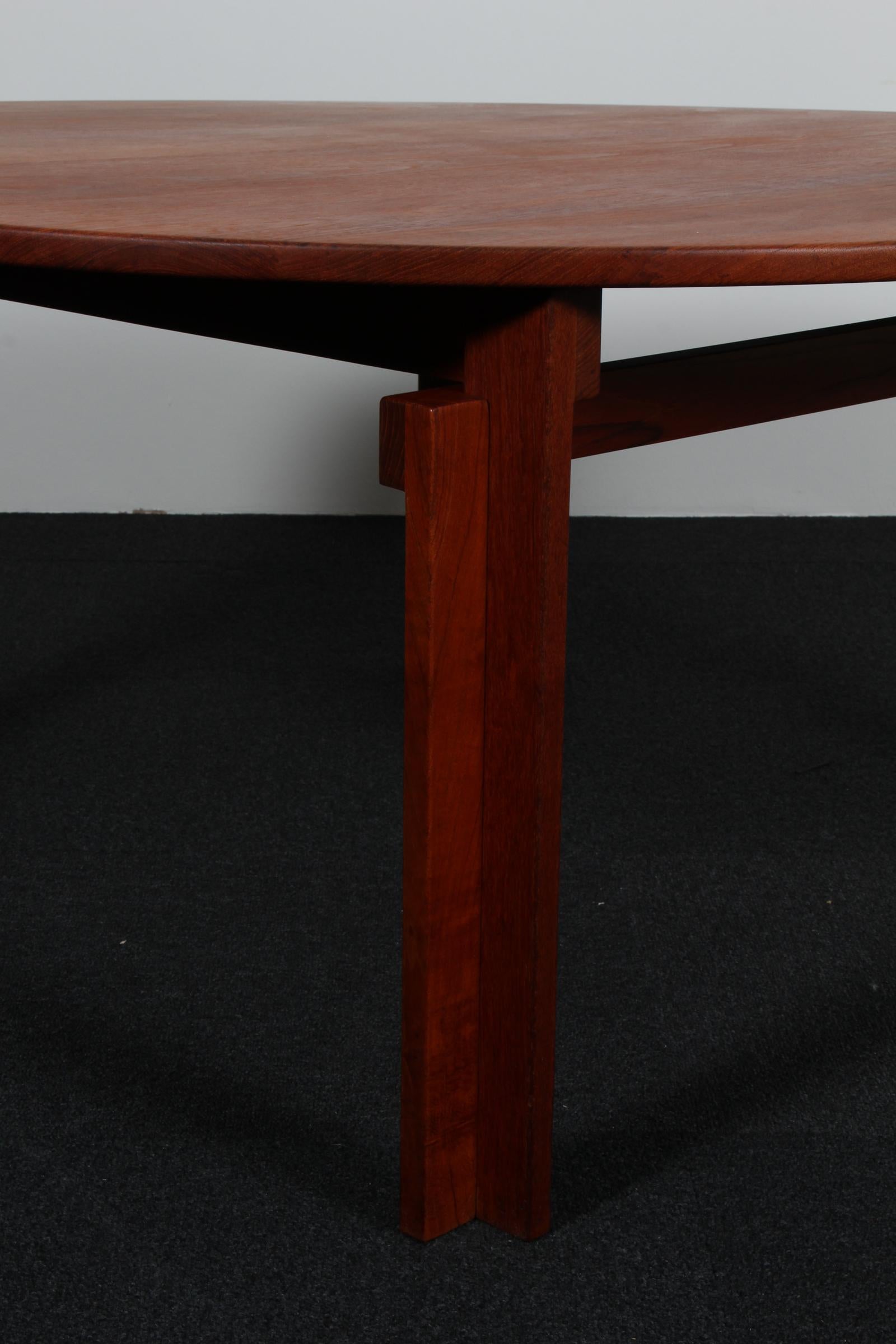 Scandinave moderne Inger Klingenberg round coffee table in solid teak, Denmark 1960s en vente