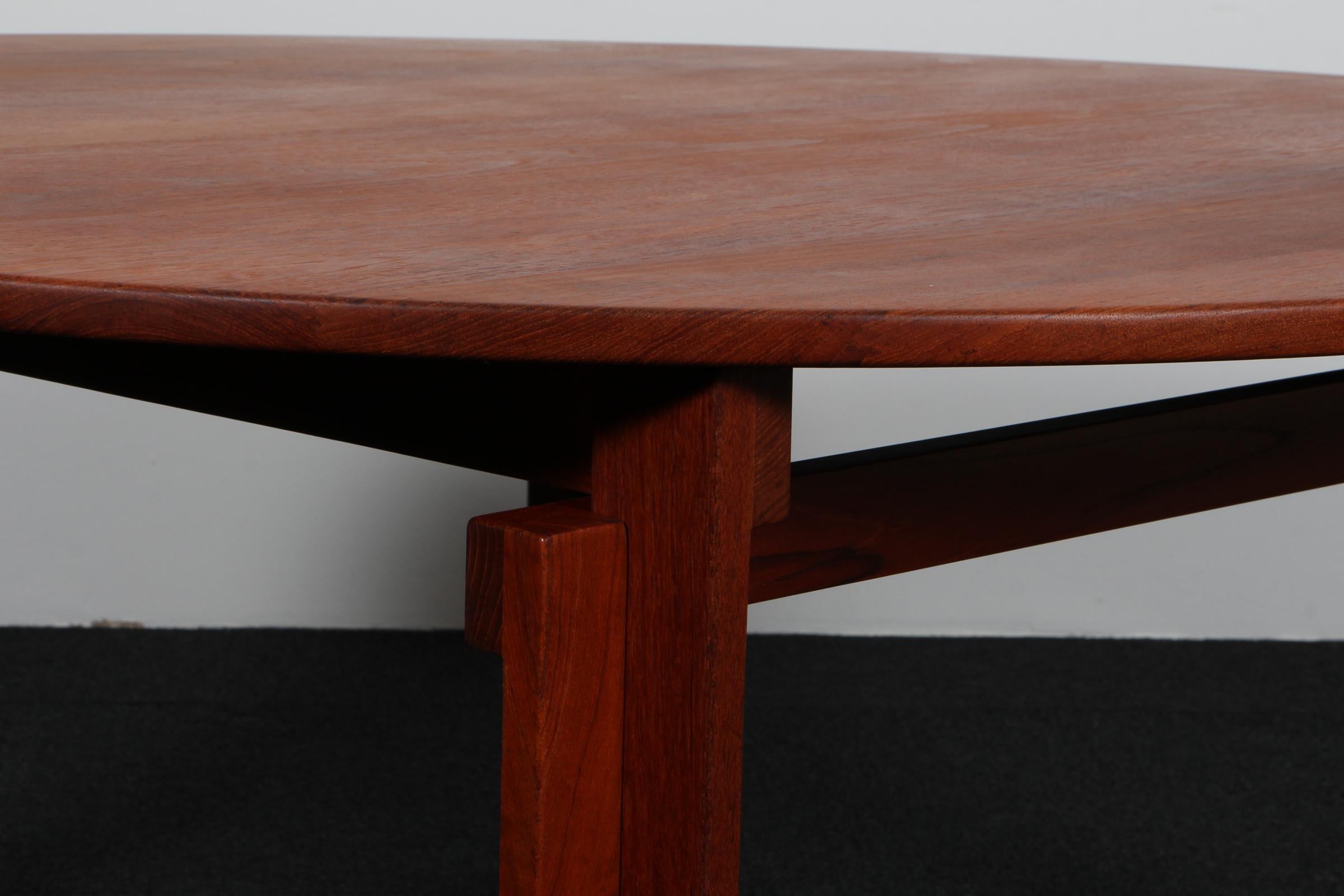 Danois Inger Klingenberg round coffee table in solid teak, Denmark 1960s en vente