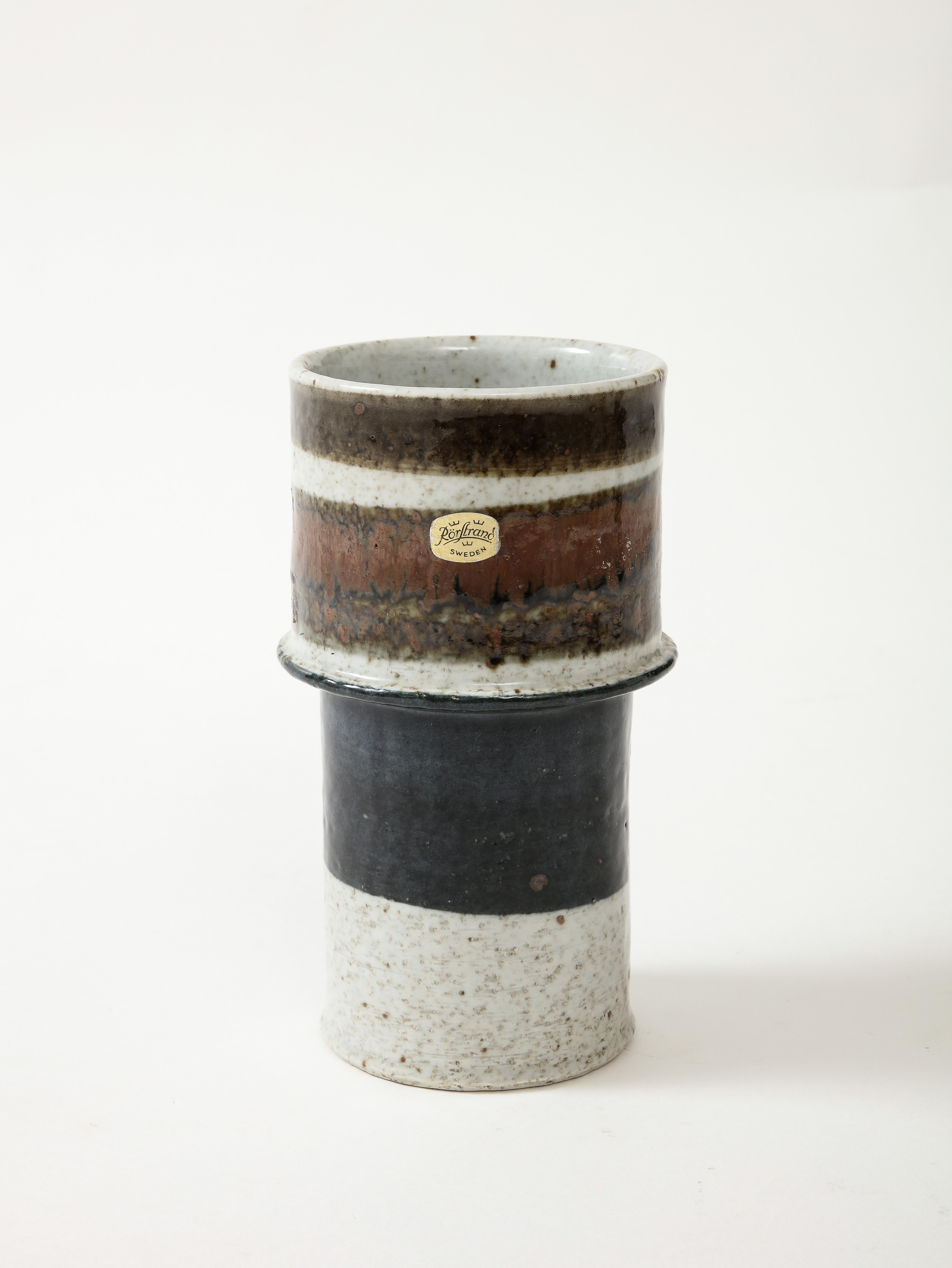 Inger Persson, Vase aus glasiertem Steingut, Rörstrand, um 1970, signiert: IP ATELJÉ im Zustand „Gut“ im Angebot in Brooklyn, NY