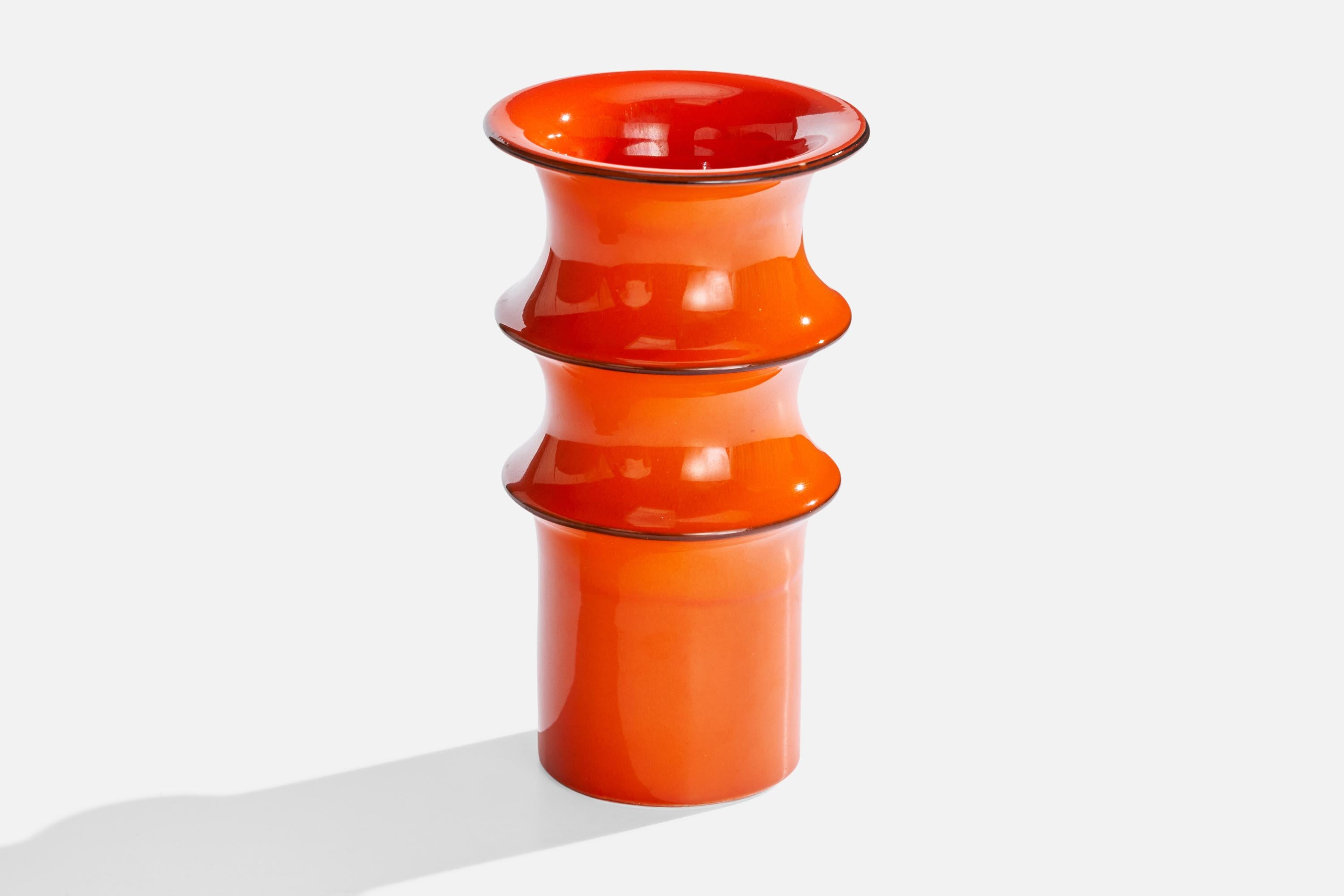 Vase aus orange glasiertem Steingut, entworfen von Inger Persson und hergestellt von Rörstrand, Schweden, 1950er Jahre.
 