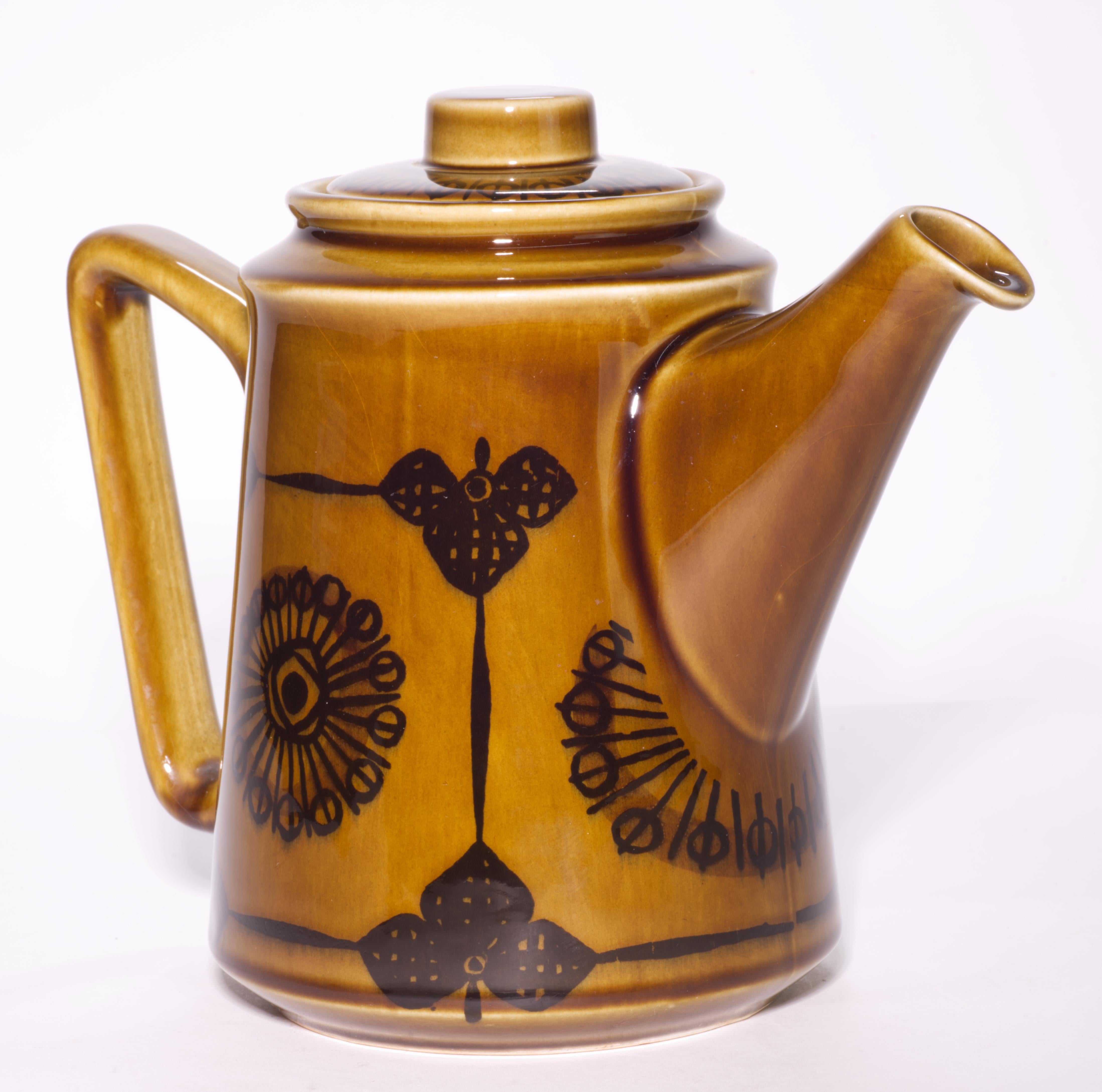  Rare Sera teapot was designed by Inger Waade for Stavangerflint in 1960s; the service utilizes the forms, or blanks, created by Kare Berven Fjeldsaa that were utilized with a few other designs. Abstract folkloric motifs in minimal black and brown