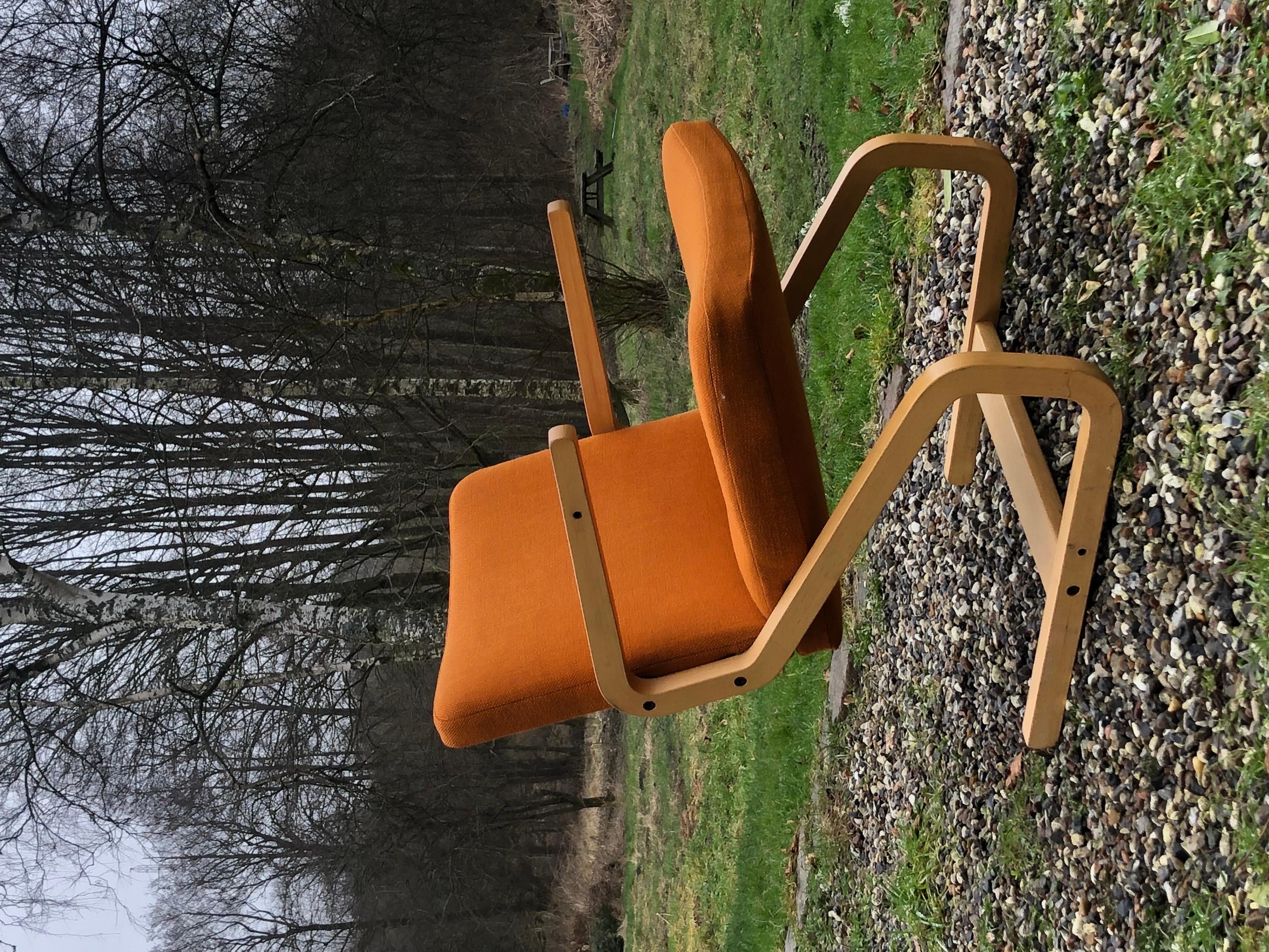 Armchair, wood, Westnofa Ingmar Relling

Rigmar Relling a pair of incredibly comfortable armchair cinema chairs from westnofa. Simple Scandinavian design like Alvar Alto. The chairs can be stacked. upholstered in orange wool. Very easy to take apart