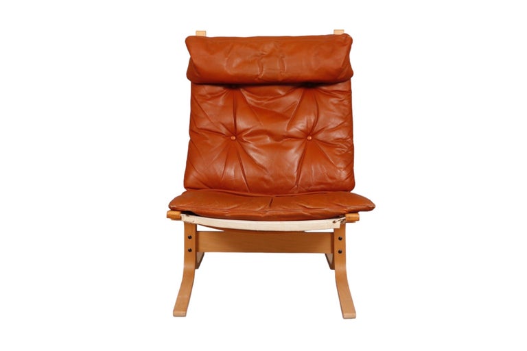 An original 1960’s mid century ‘Siesta’ lounge chair by Norwegian designer Ingmar Relling. Bentwood maple forms the frame, upholstered with loose cushions in the original brown leather.