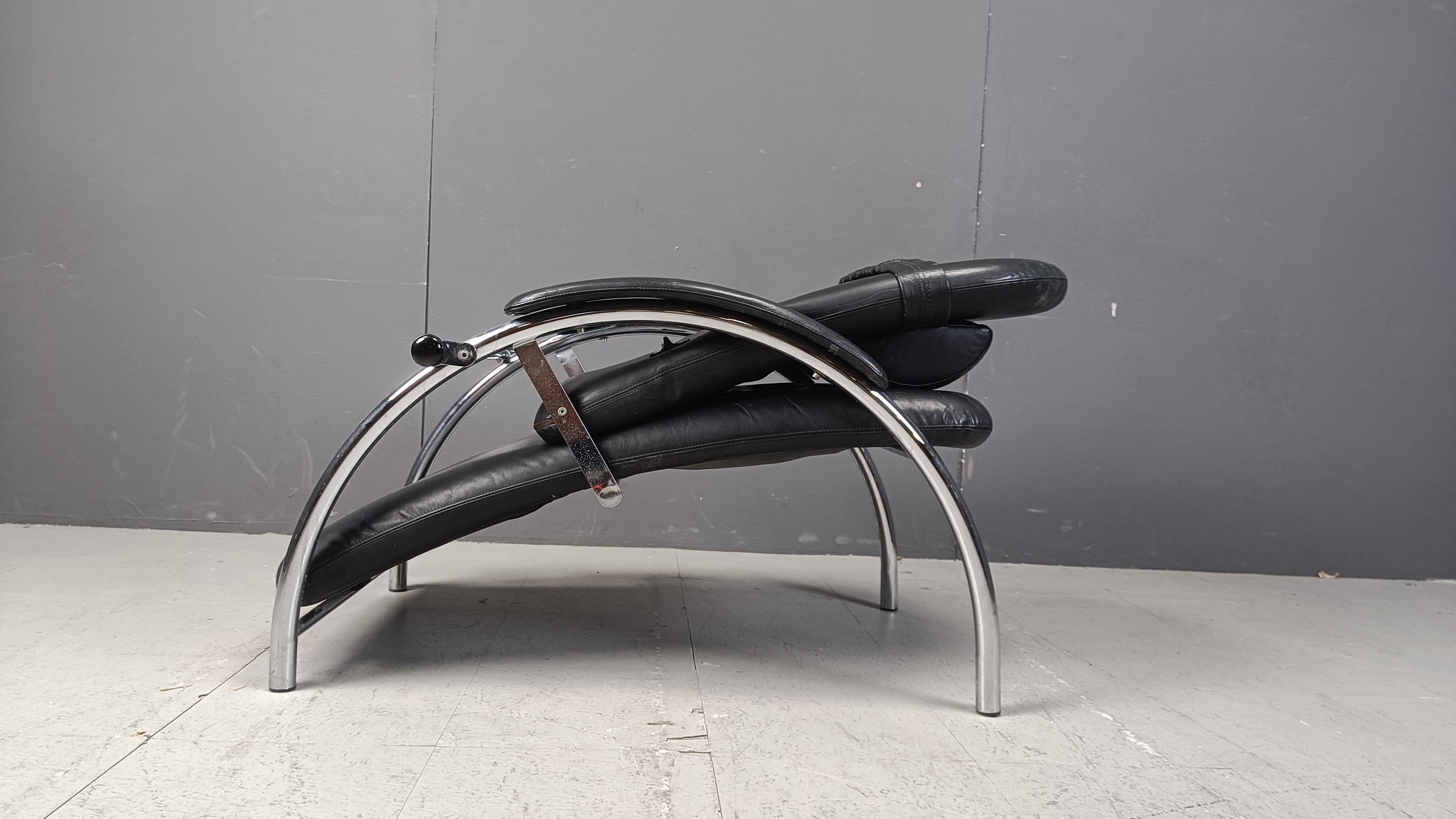 Vintage Reclining 'optima' lounge chair designed by Ingmar Relling for Vestlandske.

Very comfortable chrome and black leather armchair.

Timeless design

Very good condition

1980s - Denmark

Dimensions:
Height: 105cm
Width: 65cm
Depth: 95cm
Seat